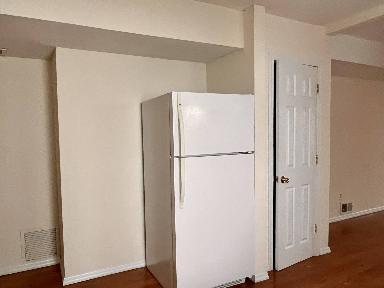 #6 photo, 249 Warwick Ave, #2, Staten Island , NY 10314