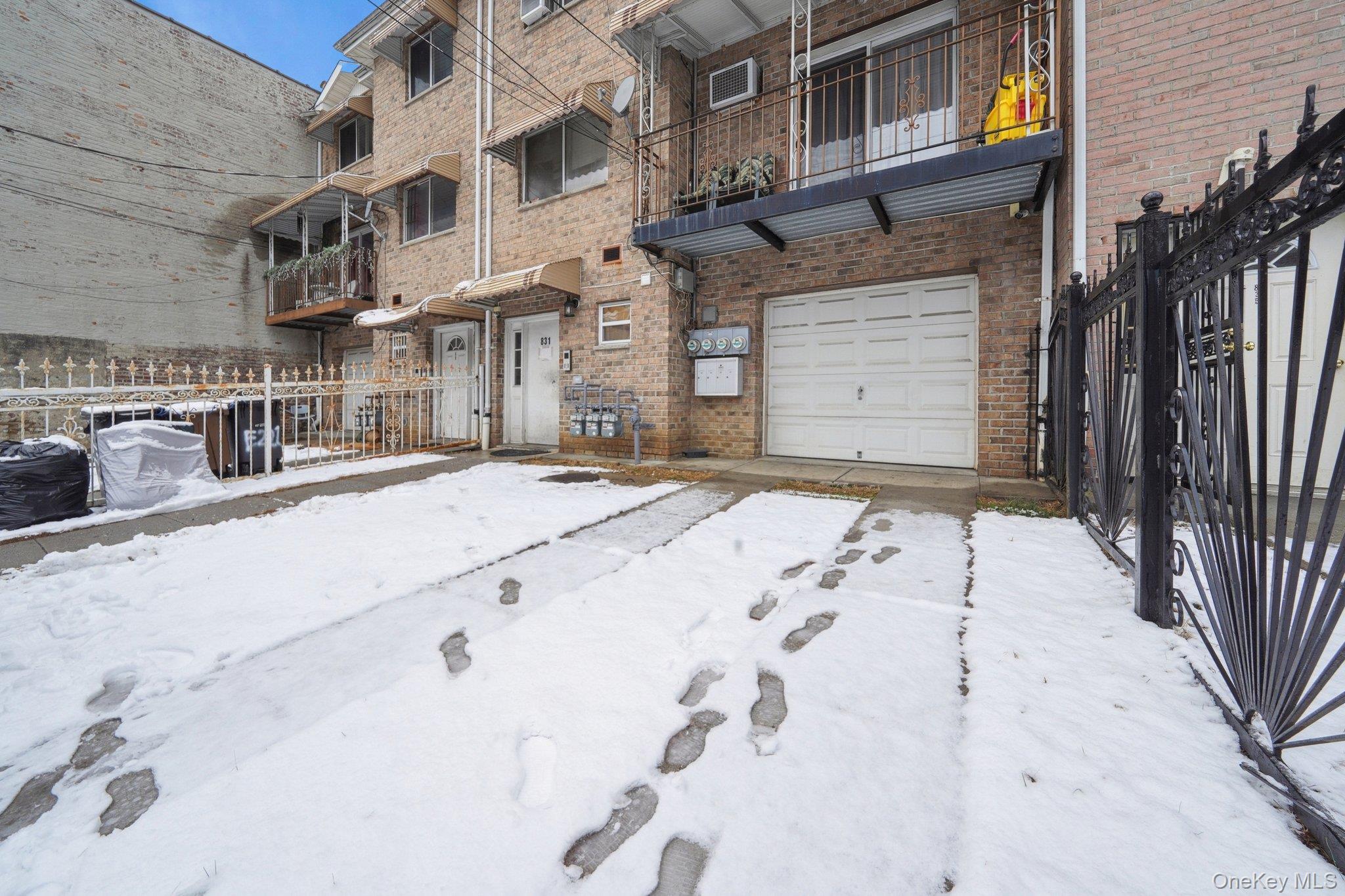 #3 photo, 831 E 221st Street, Bronx , NY 10467