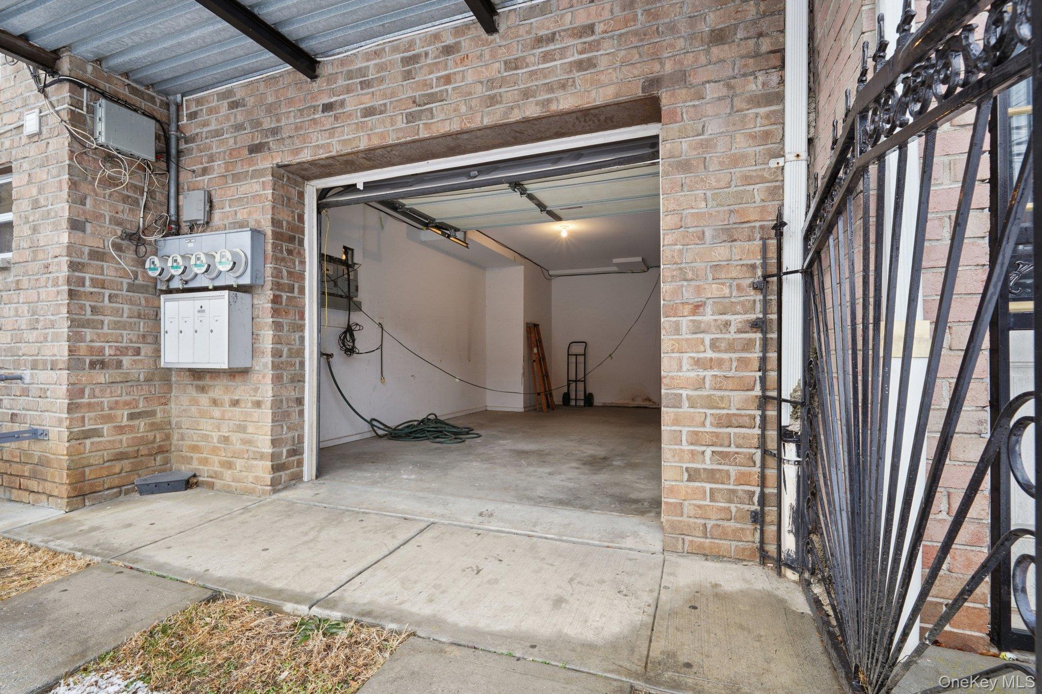 #4 photo, 831 E 221st Street, Bronx , NY 10467