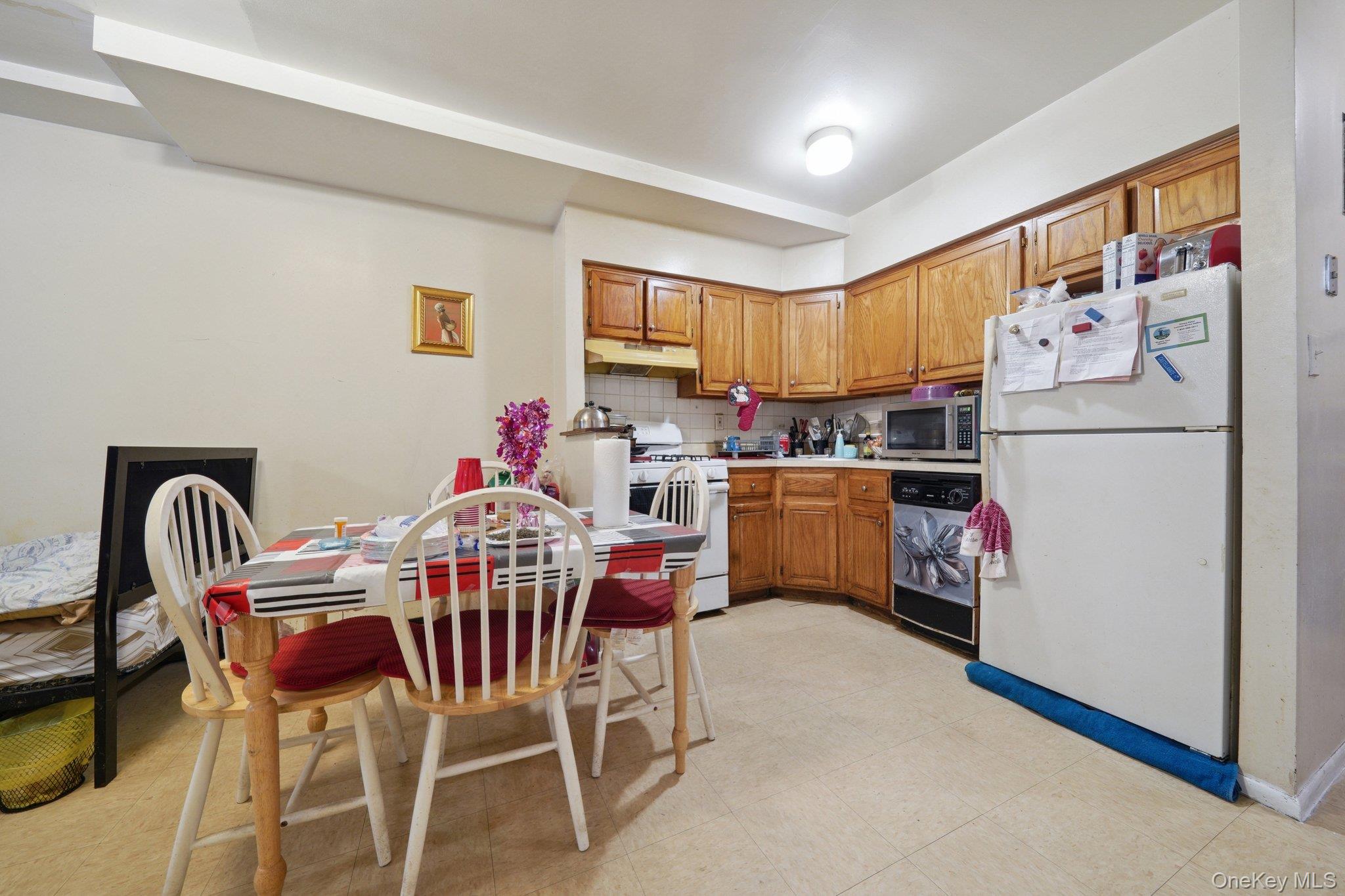 #7 photo, 831 E 221st Street, Bronx , NY 10467