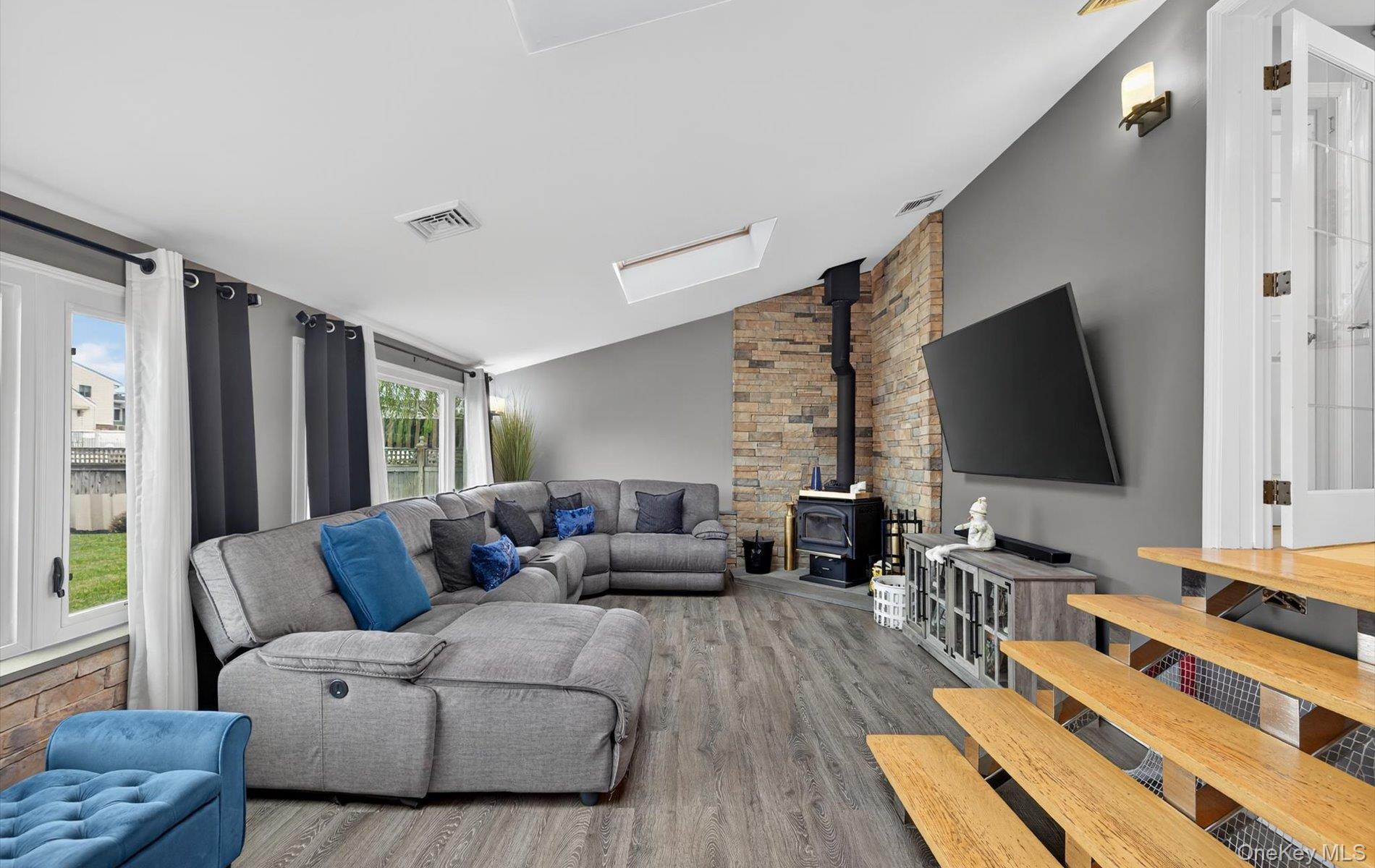 #17 photo, 54 W 2nd Street, Freeport , NY 11520