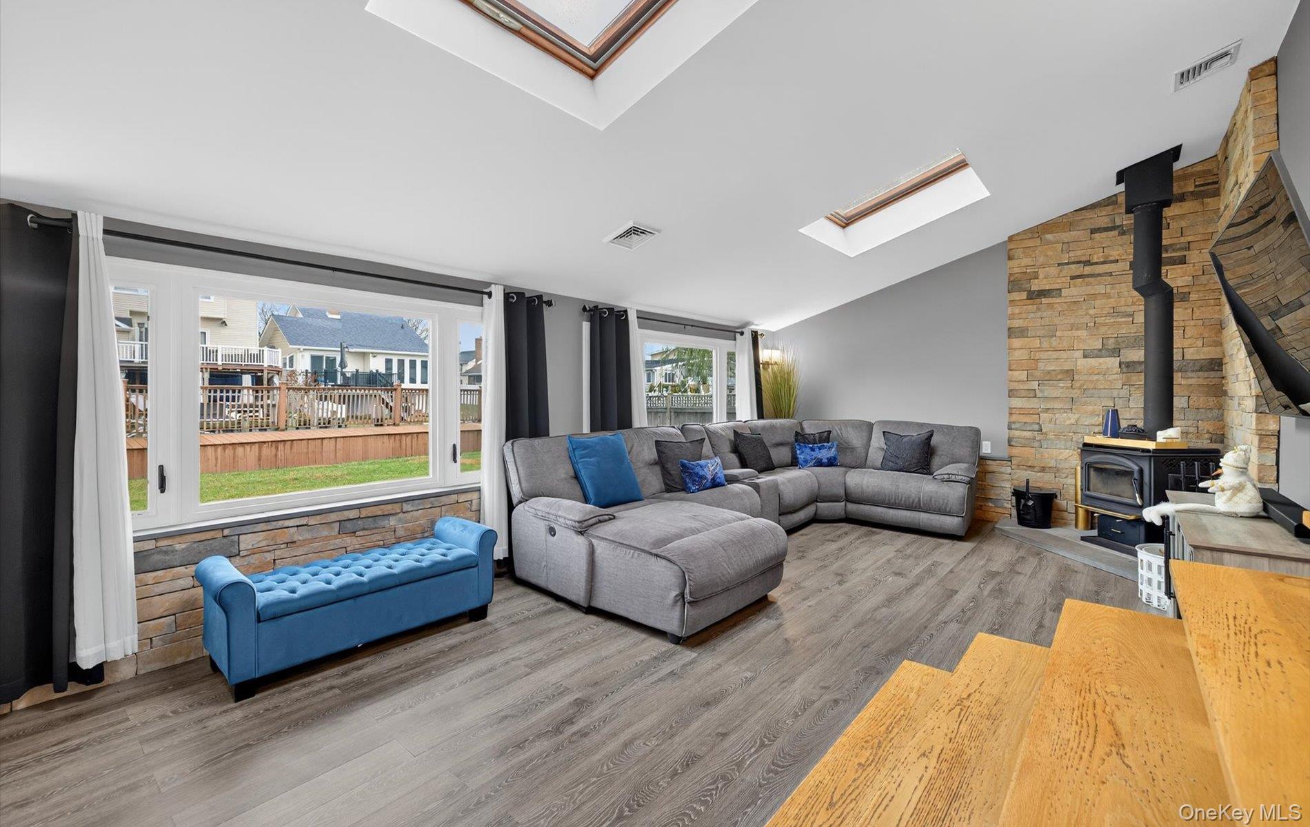 #18 photo, 54 W 2nd Street, Freeport , NY 11520