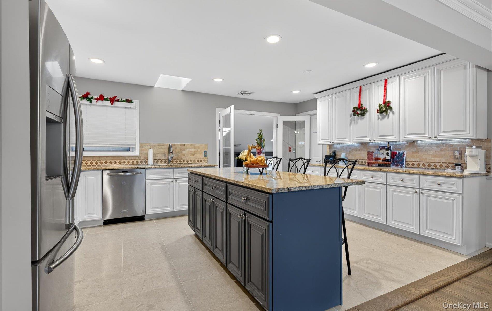 #8 photo, 54 W 2nd Street, Freeport , NY 11520