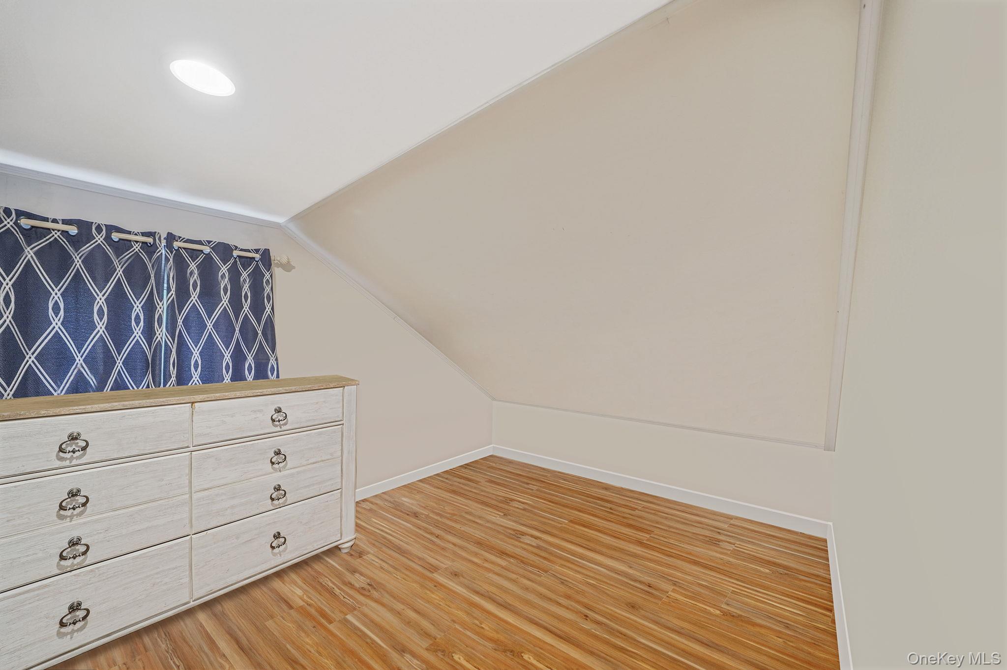 #16 photo, 26 Neptune Road, سوفولك Rocky Point , NY 11778