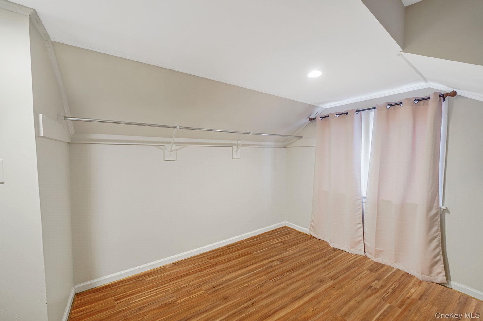 #18 photo, 26 Neptune Road, سوفولك Rocky Point , NY 11778