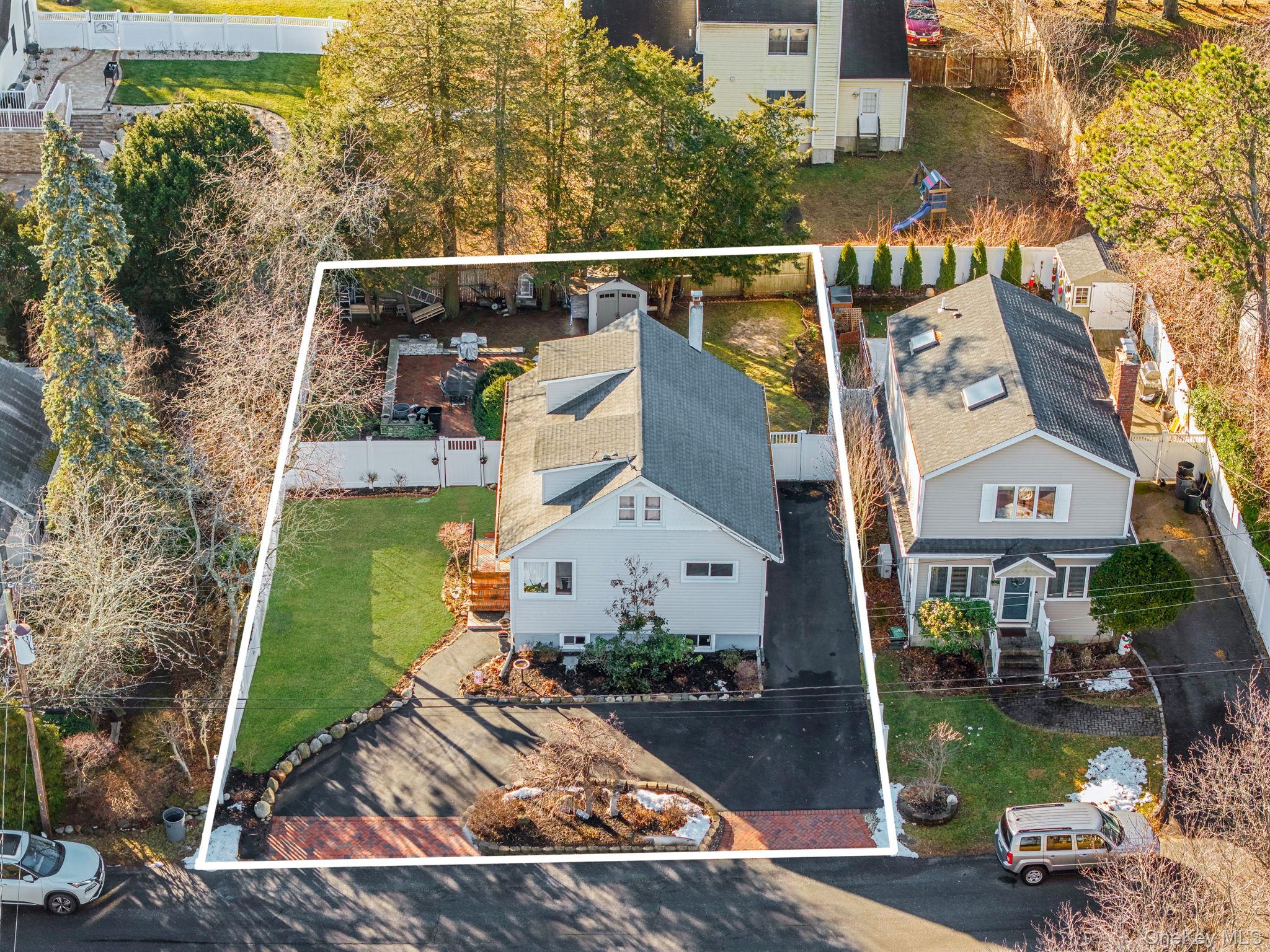 #2 photo, 26 Neptune Road, سوفولك Rocky Point , NY 11778