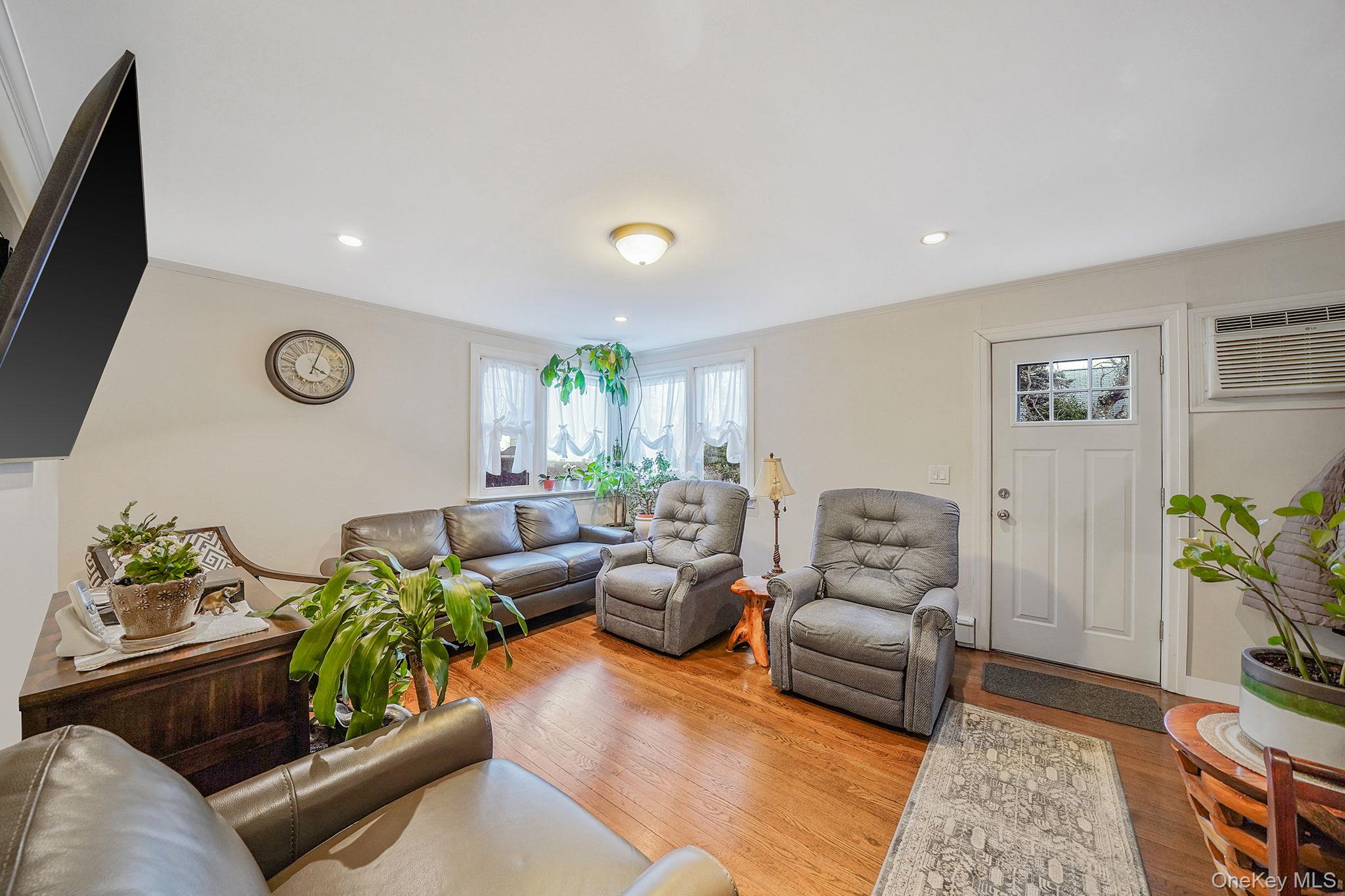 #6 photo, 26 Neptune Road, سوفولك Rocky Point , NY 11778