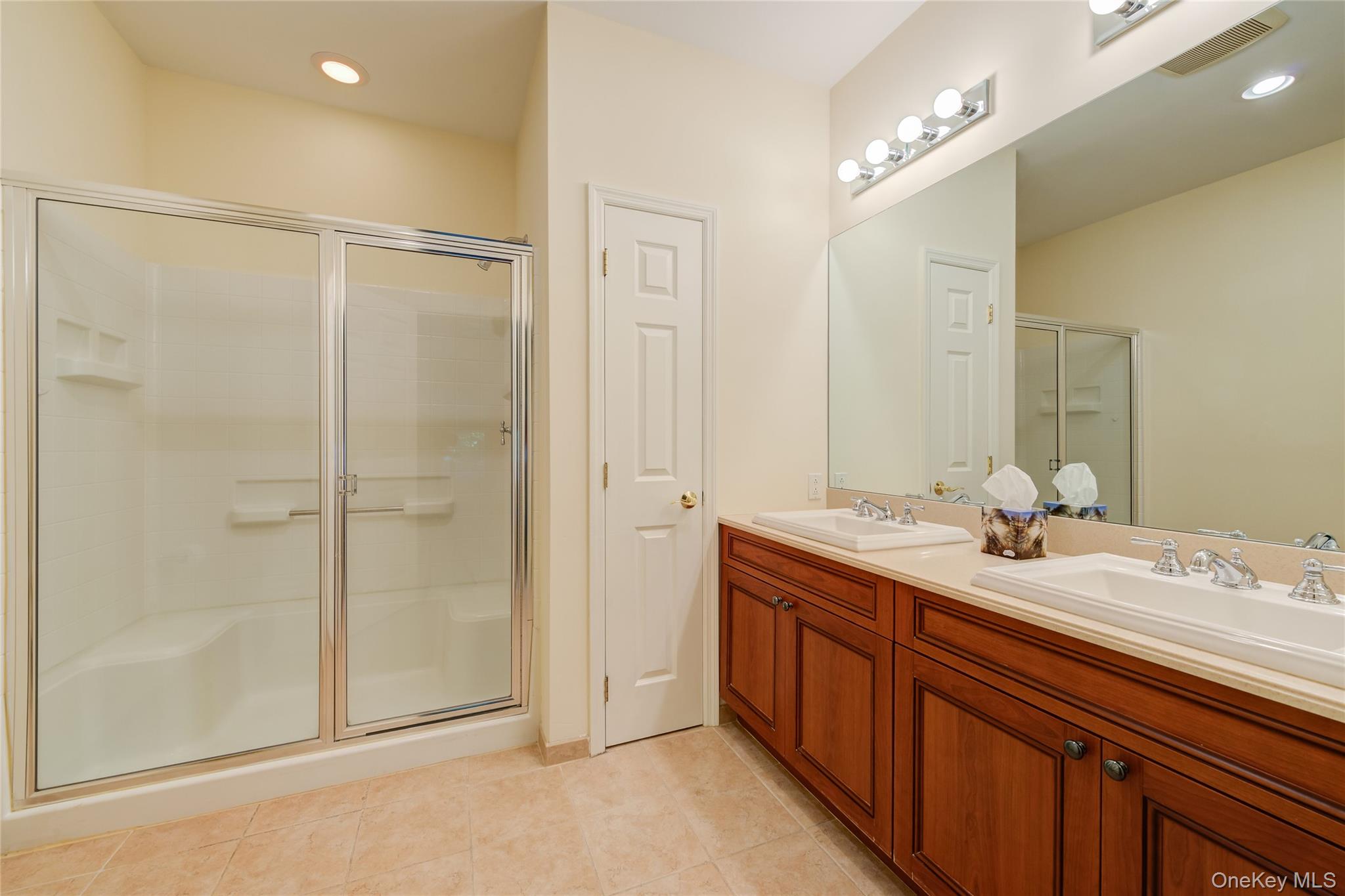 #13 photo, 115 Pondview Drive, पोर्ट वॉशिंगटन Port Washington , NY 11050