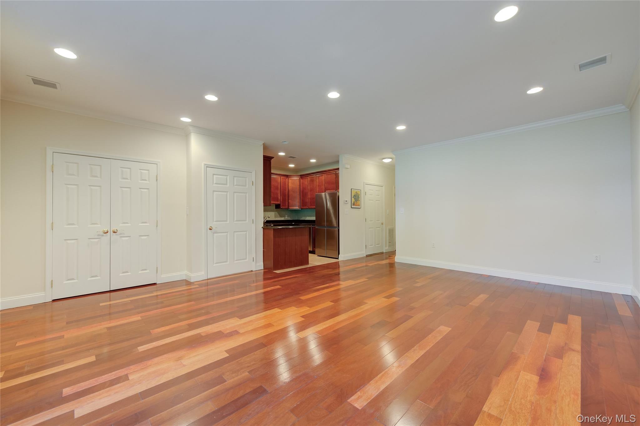 #7 photo, 115 Pondview Drive, पोर्ट वॉशिंगटन Port Washington , NY 11050