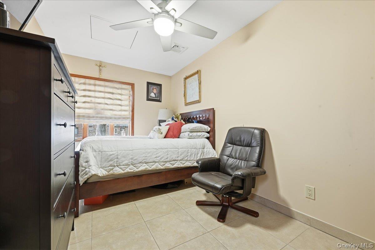 #17 photo, 63-45 77th Place, कुईंस Middle Village , NY 11379