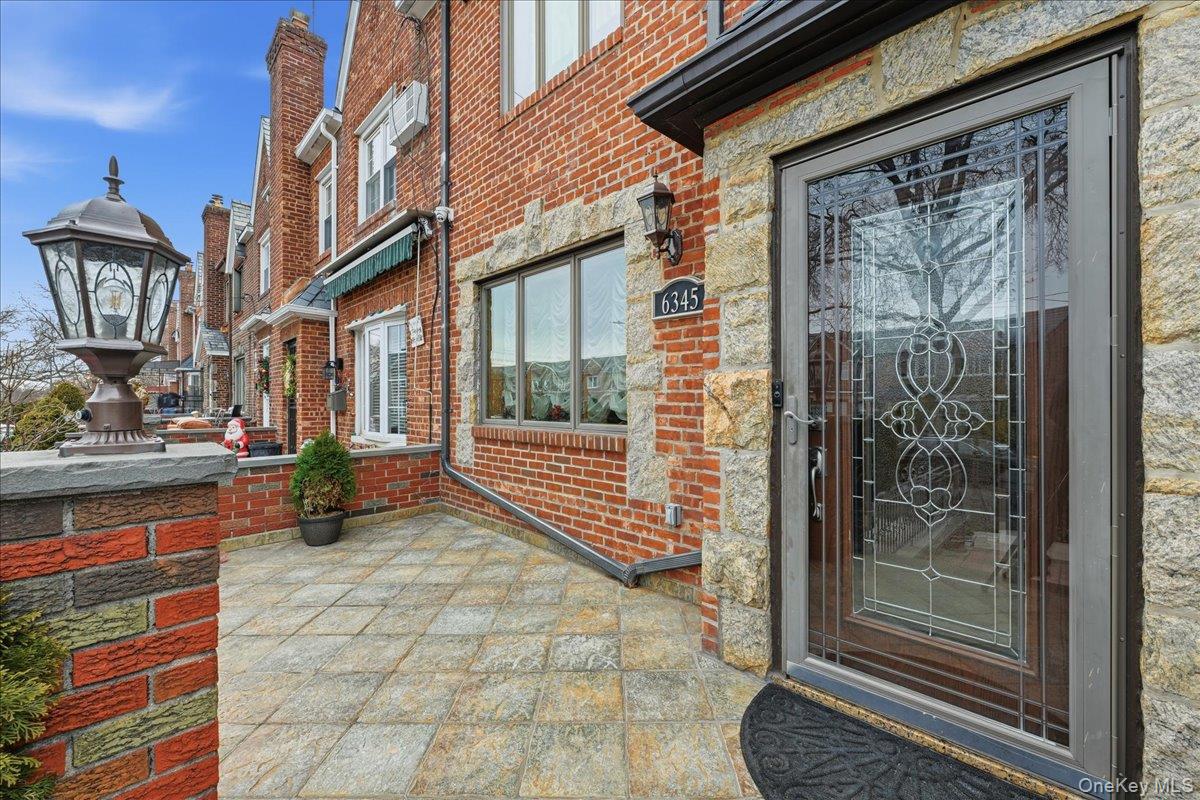 #4 photo, 63-45 77th Place, कुईंस Middle Village , NY 11379