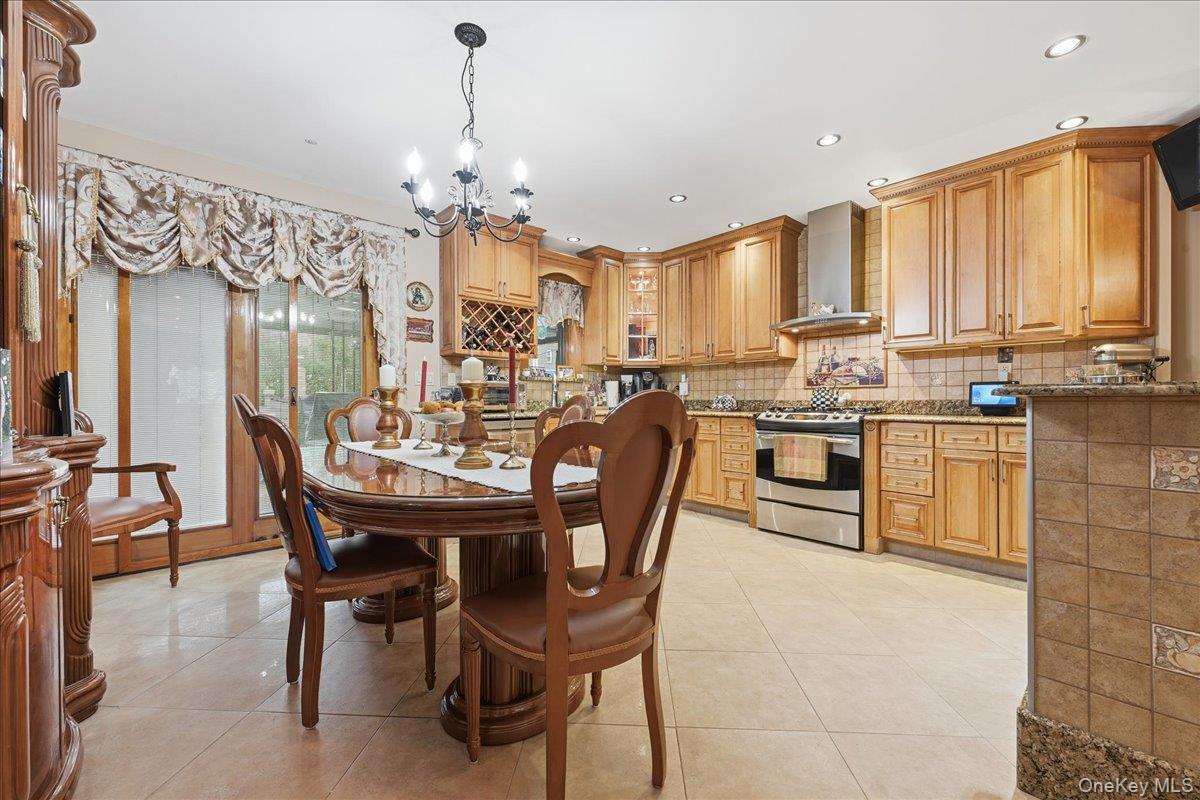 #9 photo, 63-45 77th Place, कुईंस Middle Village , NY 11379