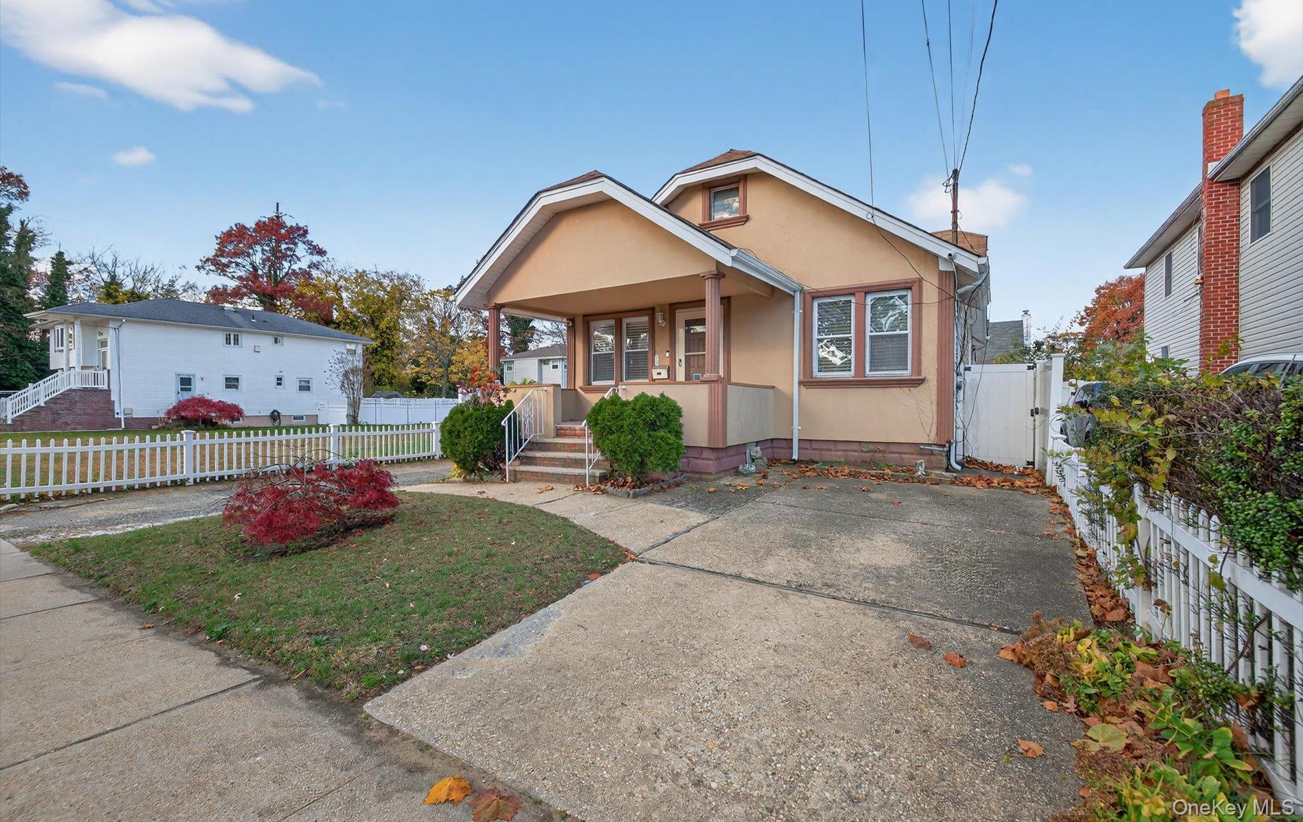 #1 photo, 132 S Terrace Place, नासाउ काउंटी Valley Stream , NY 11580