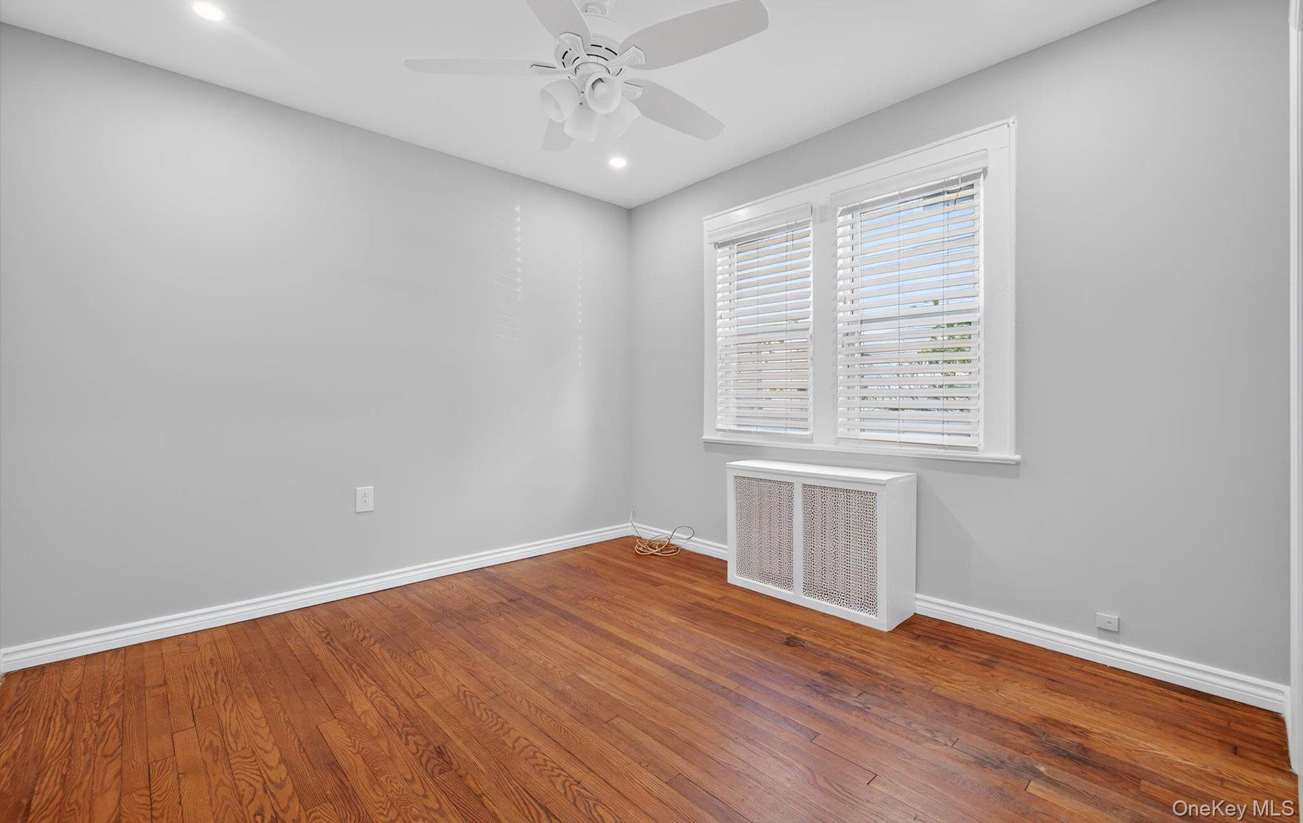 #12 photo, 132 S Terrace Place, नासाउ काउंटी Valley Stream , NY 11580