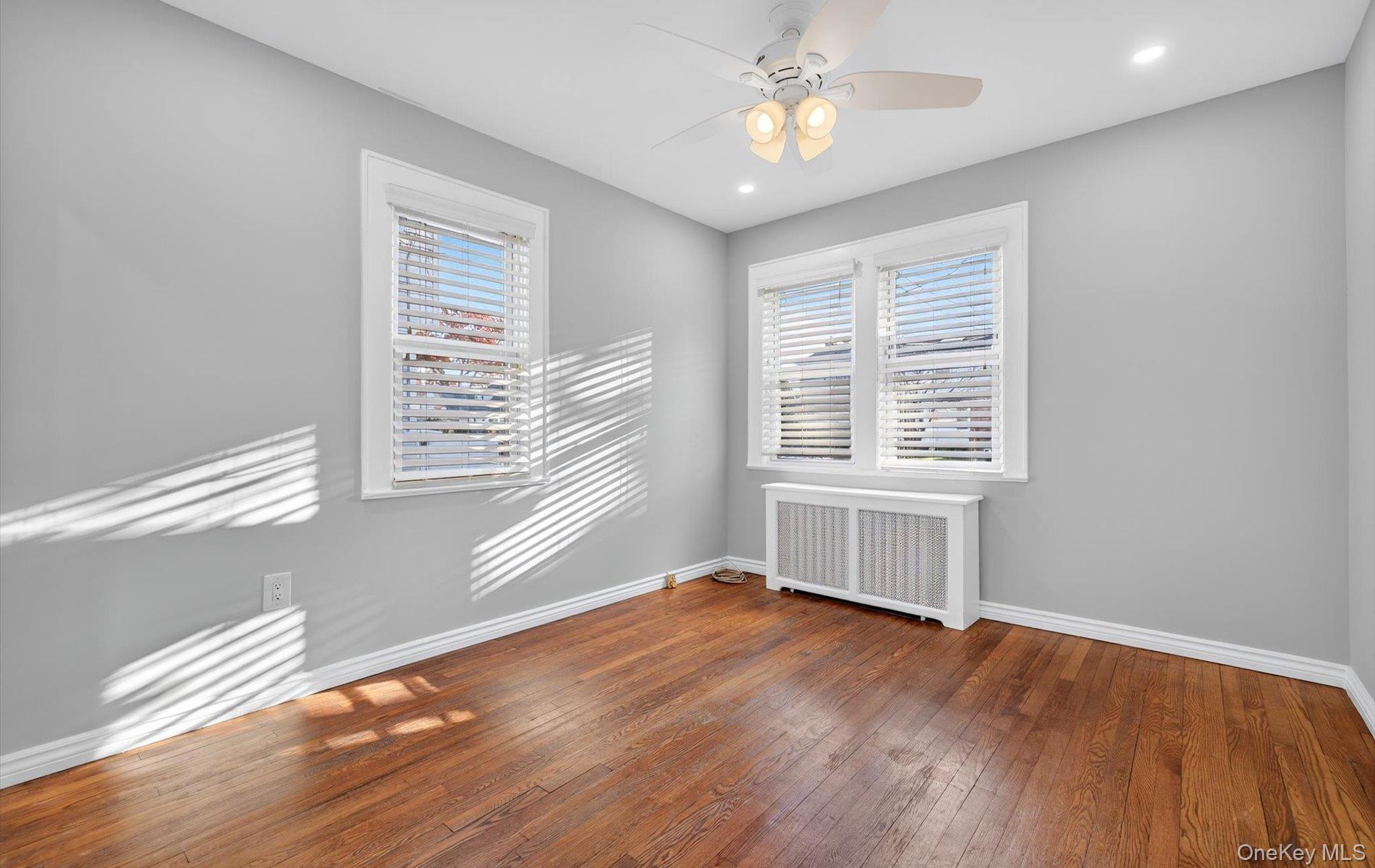 #14 photo, 132 S Terrace Place, नासाउ काउंटी Valley Stream , NY 11580