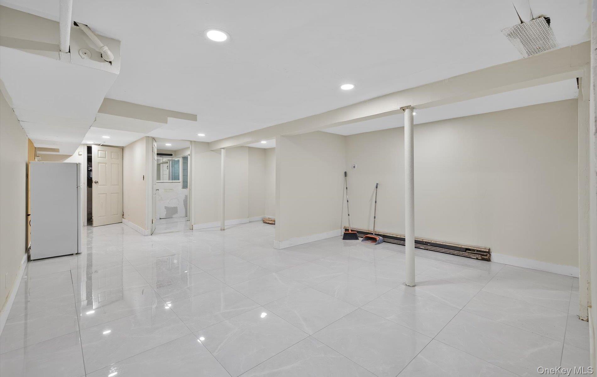 #15 photo, 132 S Terrace Place, नासाउ काउंटी Valley Stream , NY 11580