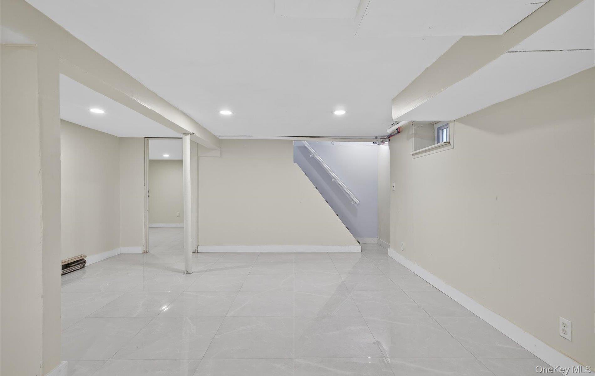 #16 photo, 132 S Terrace Place, नासाउ काउंटी Valley Stream , NY 11580