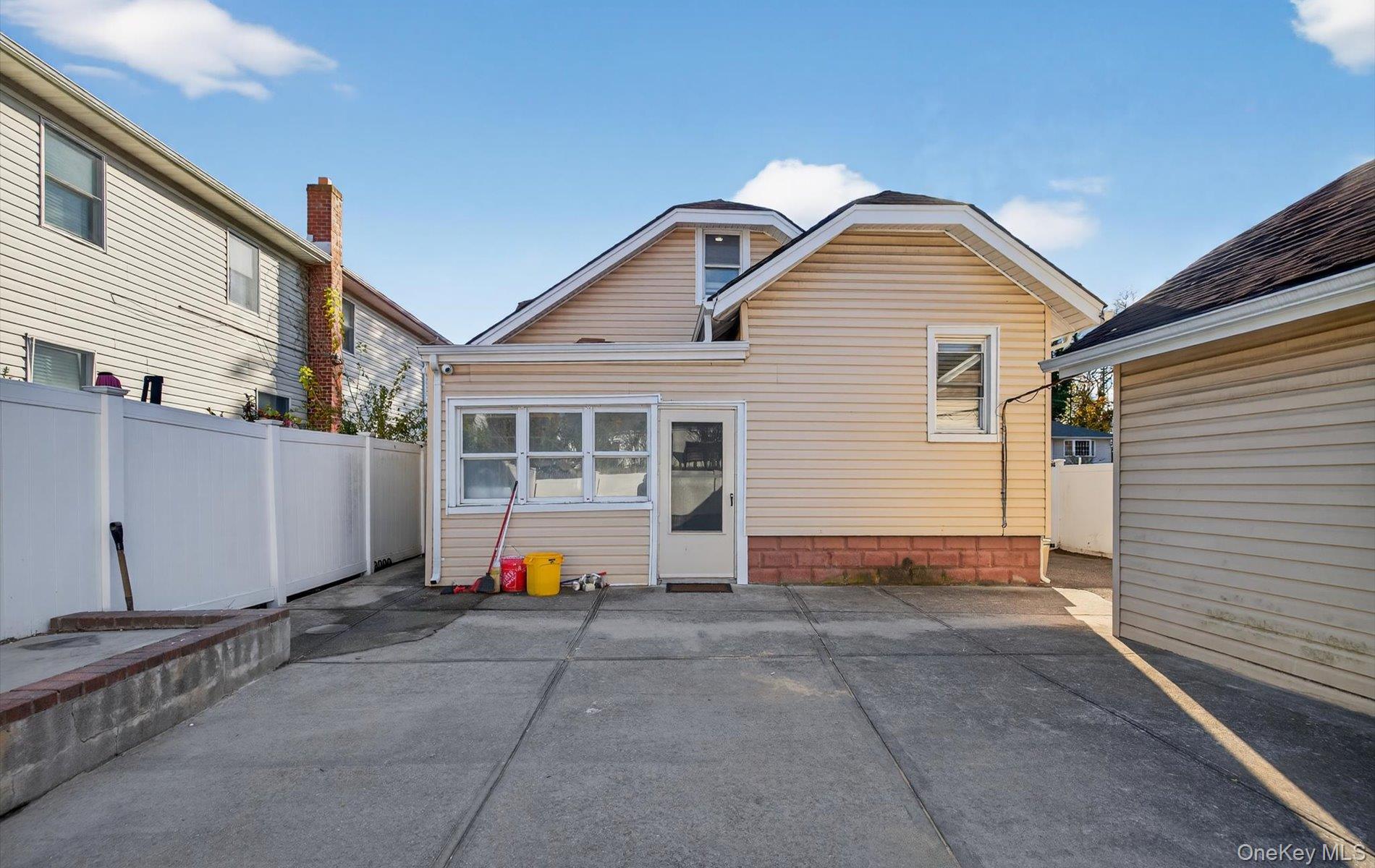 #19 photo, 132 S Terrace Place, नासाउ काउंटी Valley Stream , NY 11580