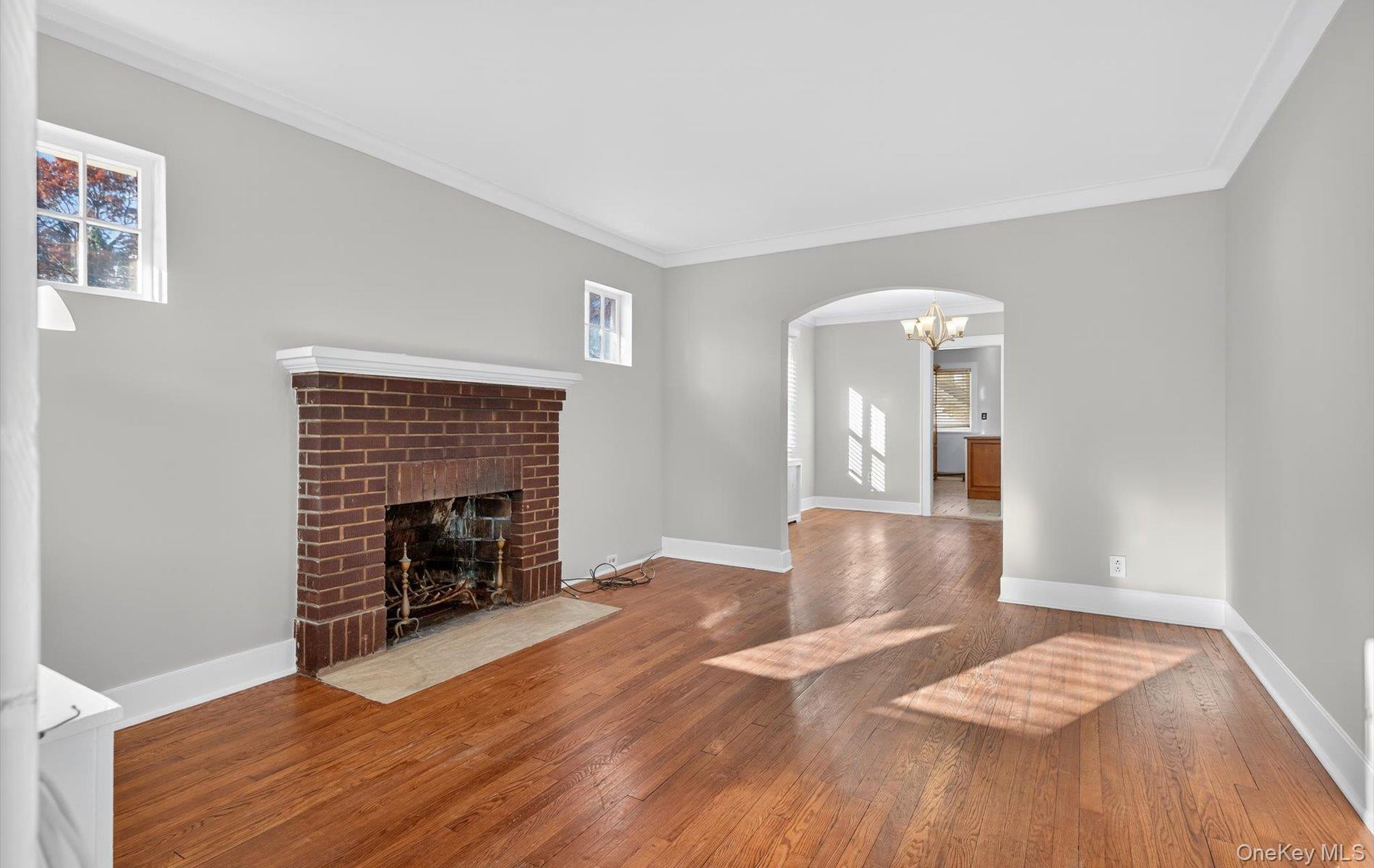 #3 photo, 132 S Terrace Place, नासाउ काउंटी Valley Stream , NY 11580