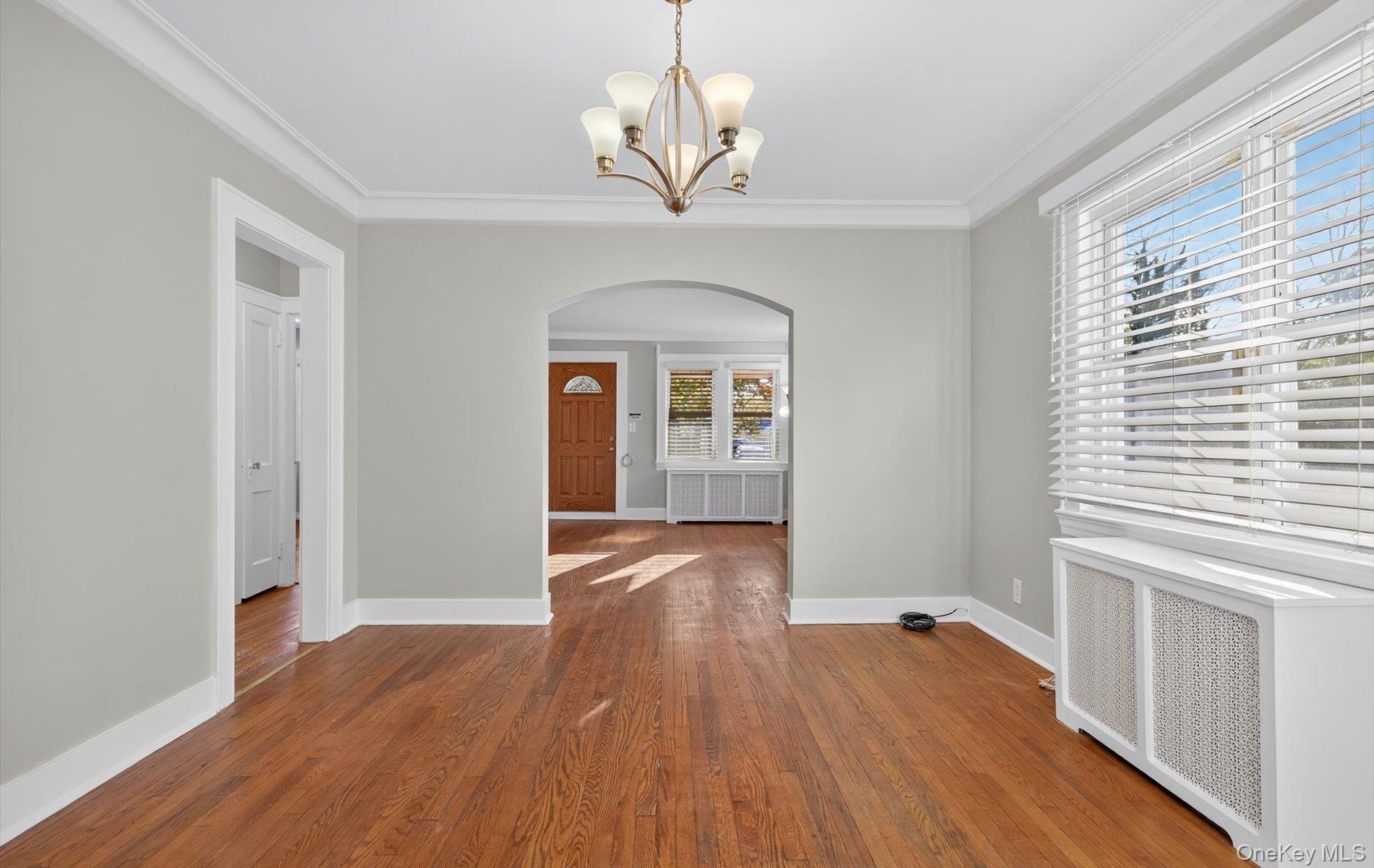 #6 photo, 132 S Terrace Place, नासाउ काउंटी Valley Stream , NY 11580