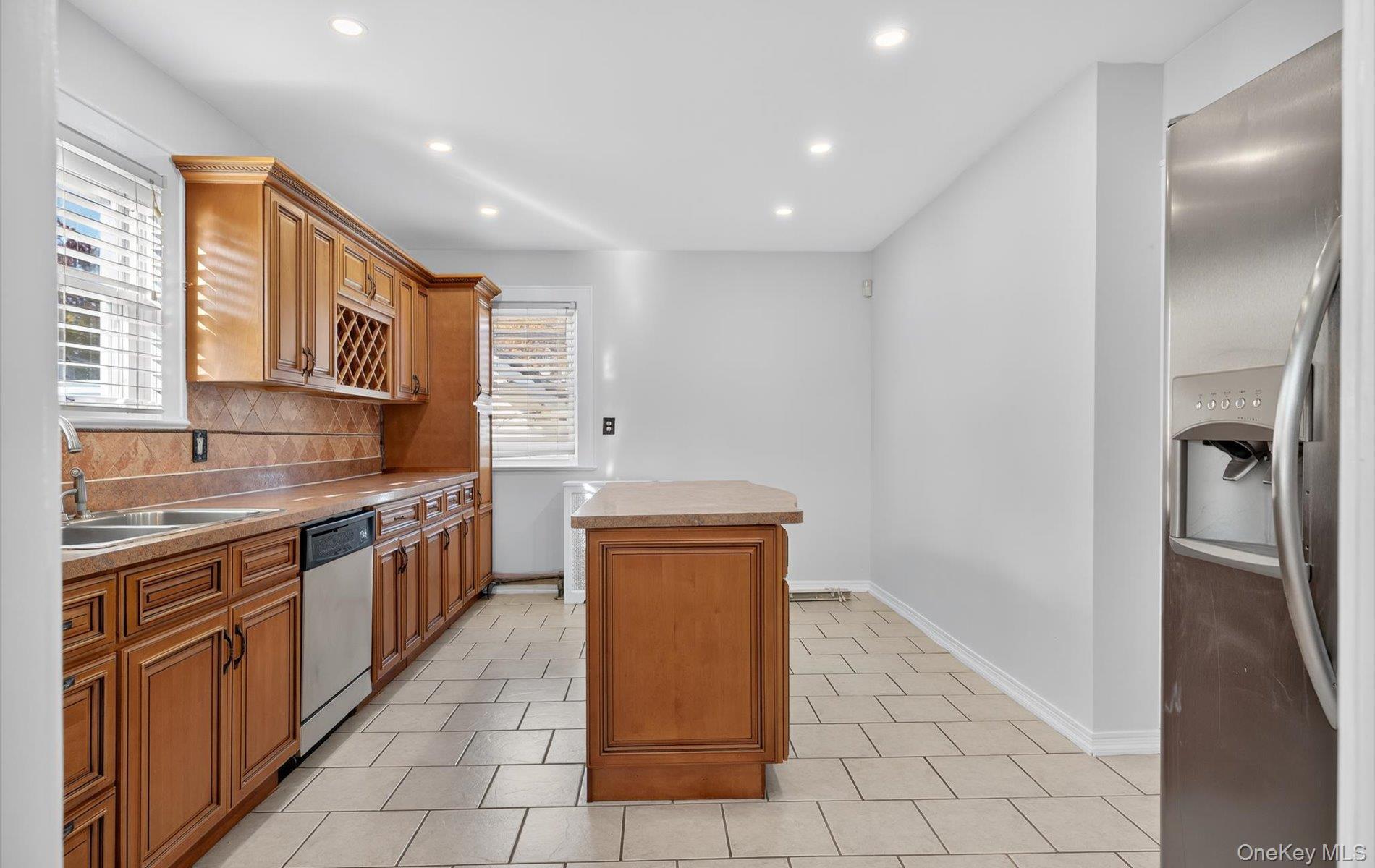 #7 photo, 132 S Terrace Place, नासाउ काउंटी Valley Stream , NY 11580