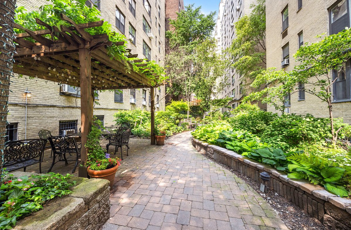 #12 photo, 433 E 51ST Street, Beekman , NY 10022