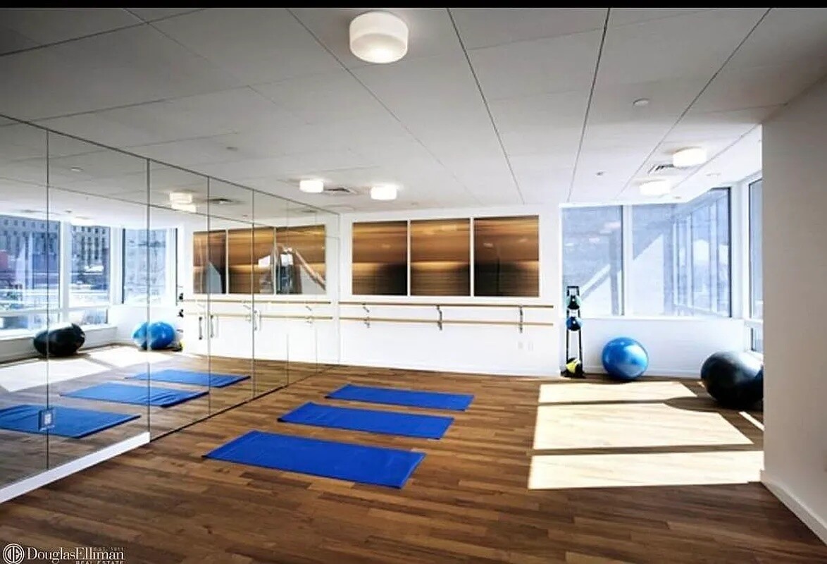 #18 photo, New York City, Midtown , NY 10036