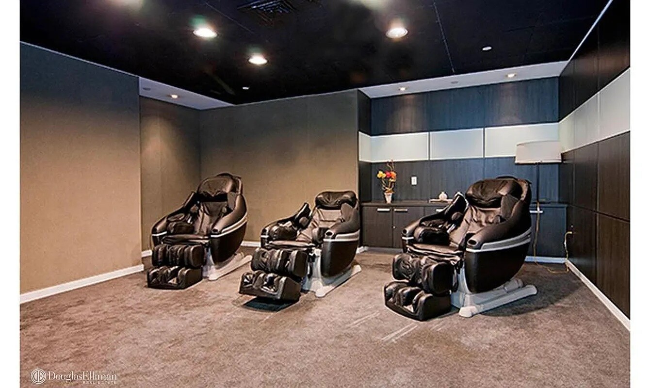 #21 photo, New York City, Midtown , NY 10036