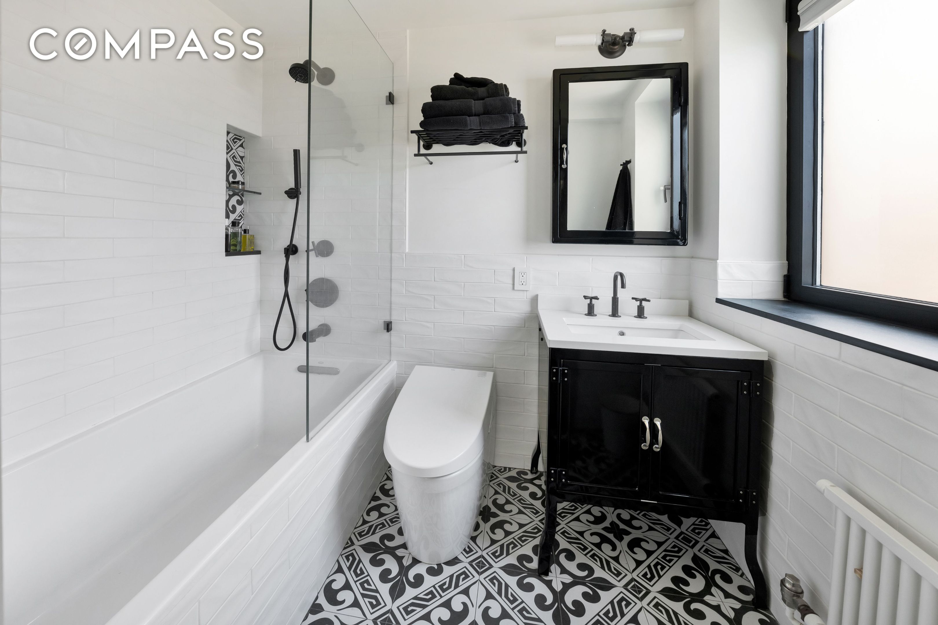 #8 photo, 400 E 52nd Street, मैनहटन Midtown East , NY 10022