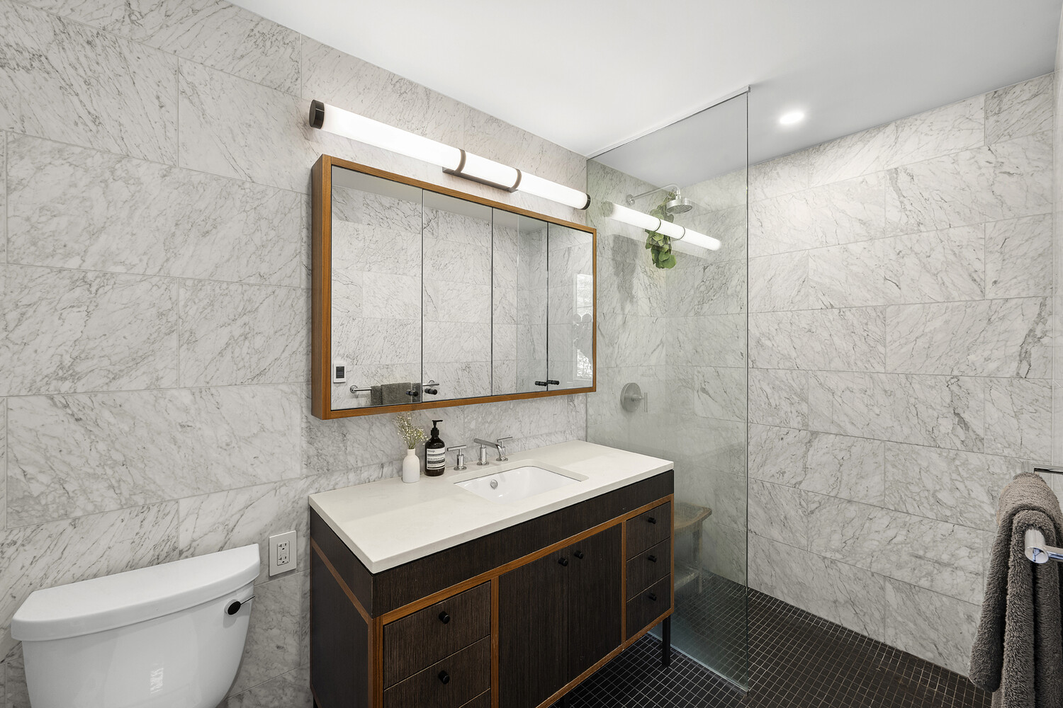 #9 photo, 184 KENT Avenue, 布鲁克林 威廉斯堡 Williamsburg , NY 11249