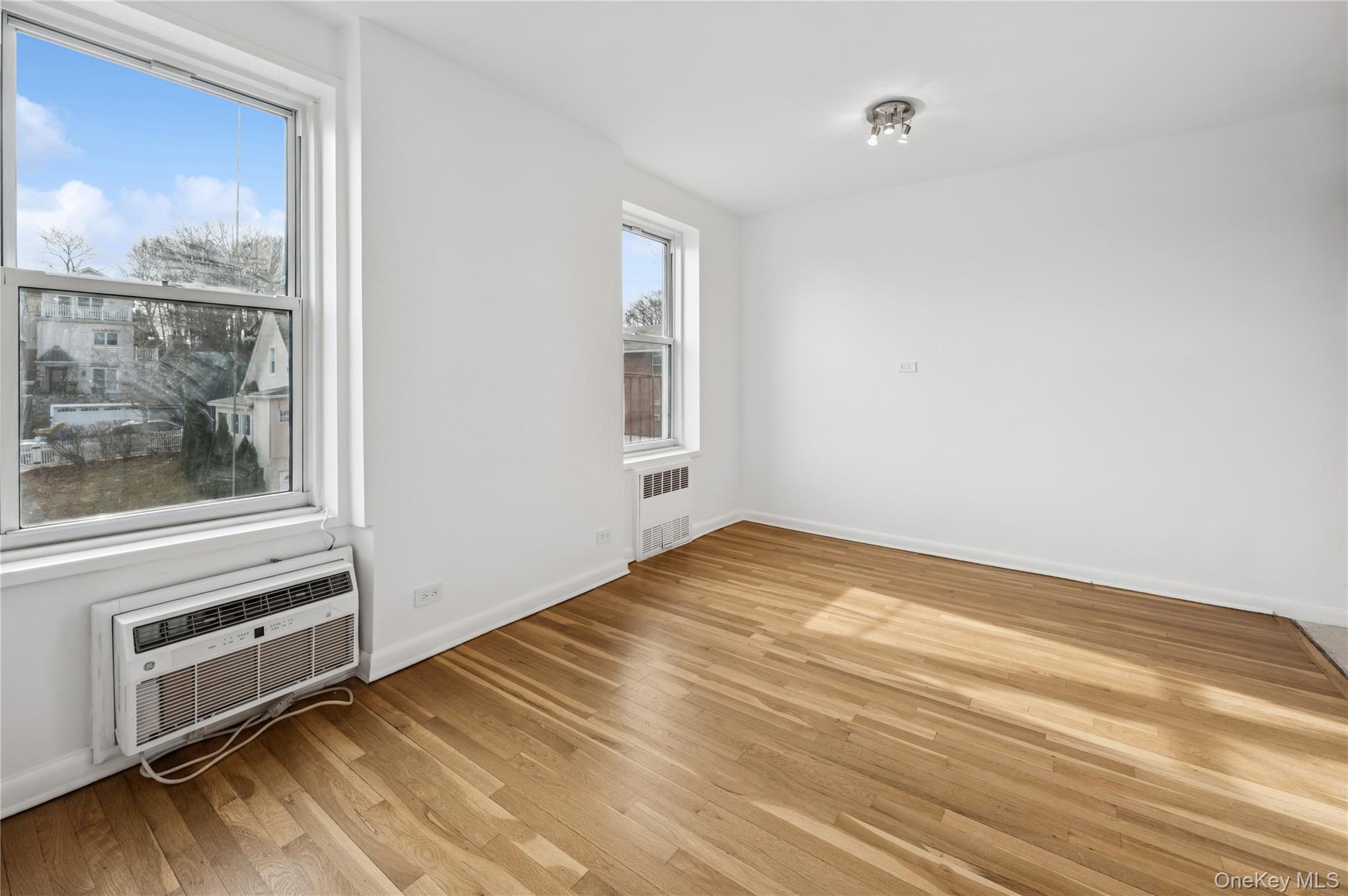 #3 photo, 5730 Mosholu Avenue, Bronx , NY 10471