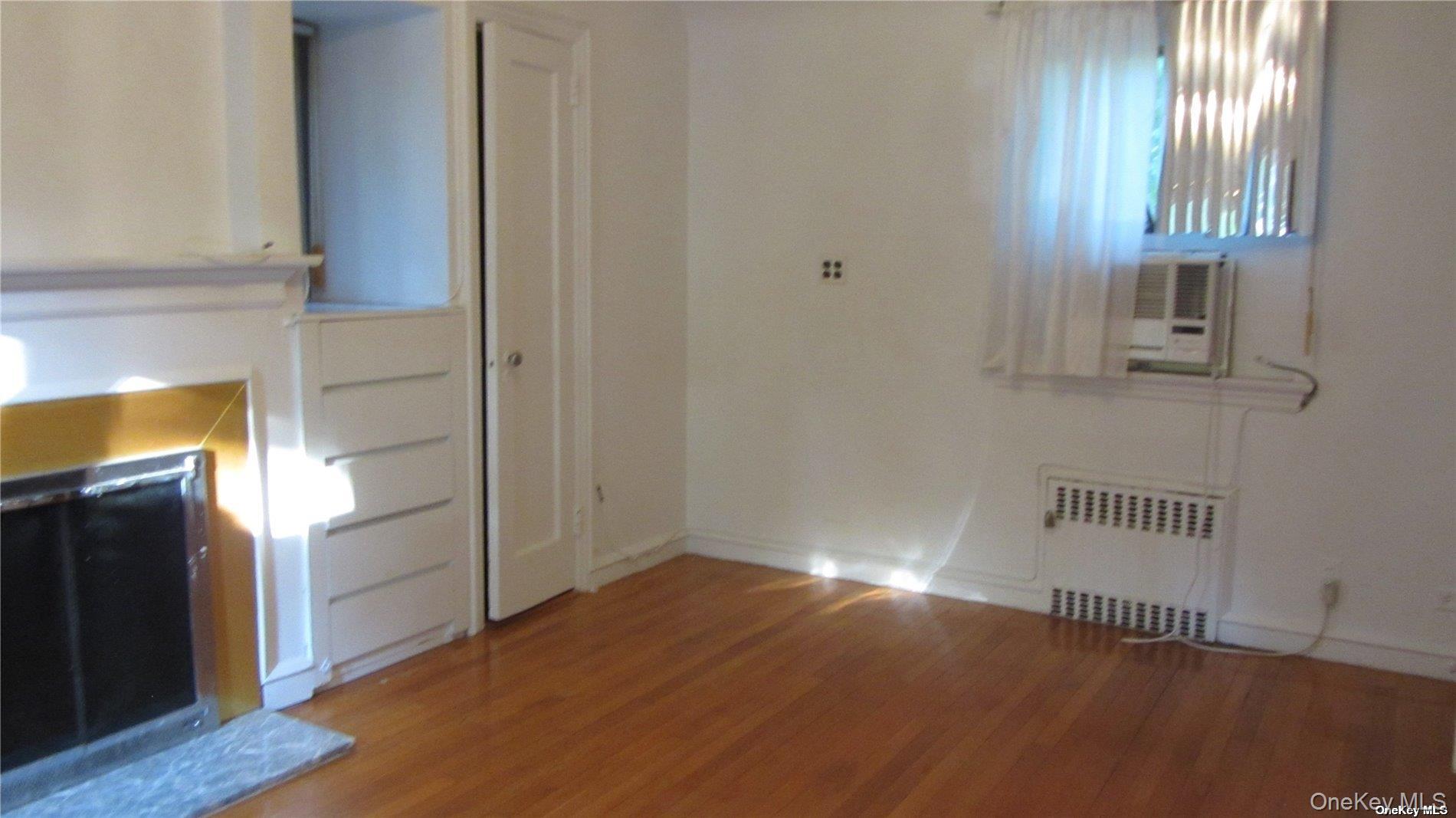 #10 photo, 100 Hicks Lane, Great Neck , NY 11024