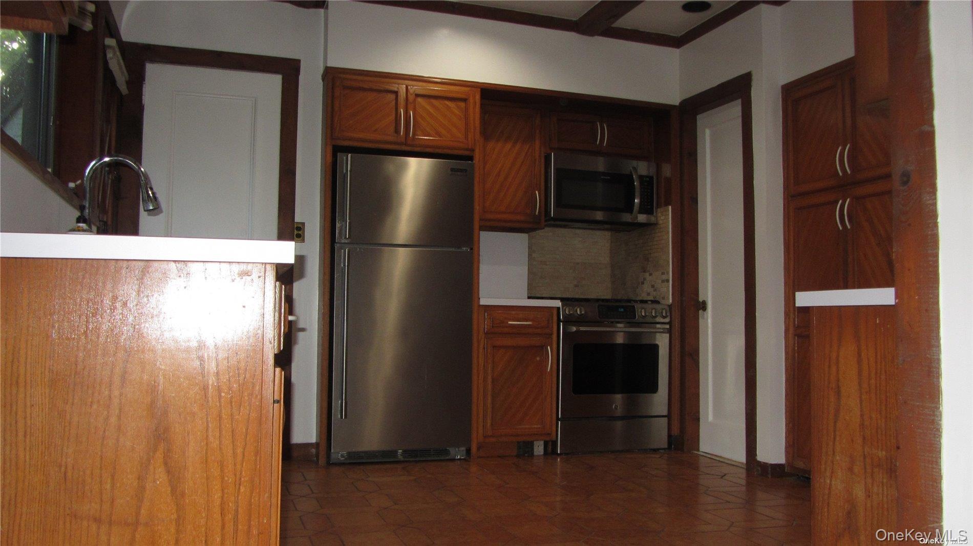 #5 photo, 100 Hicks Lane, Great Neck , NY 11024