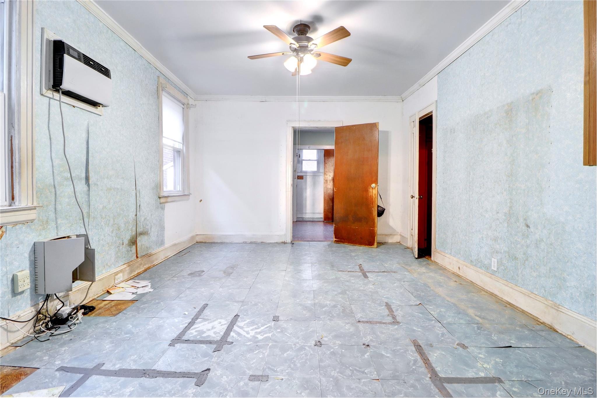 #13 photo, 69-15 69th Place, Glendale , NY 11385