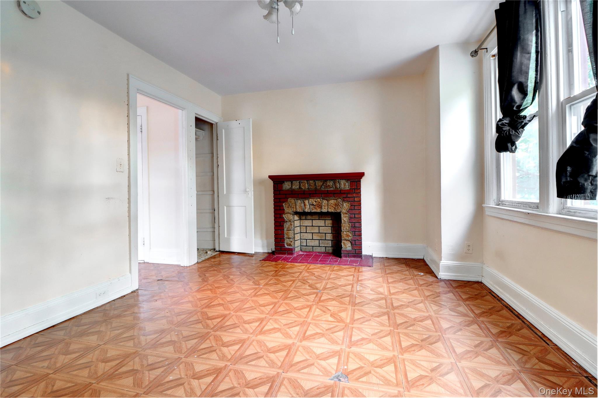 #5 photo, 69-15 69th Place, Glendale , NY 11385