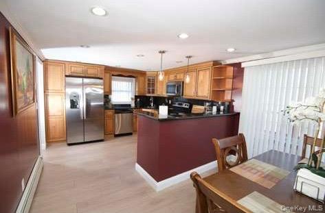 #4 photo, 528 14th Street, West Babylon , NY 11704