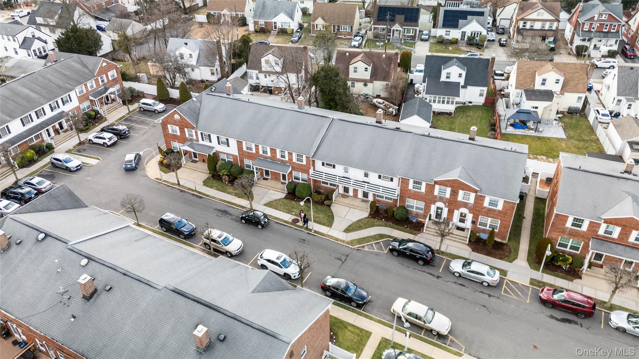 #18 photo, 678 Front Street, नासाउ काउंटी Hempstead , NY 11550