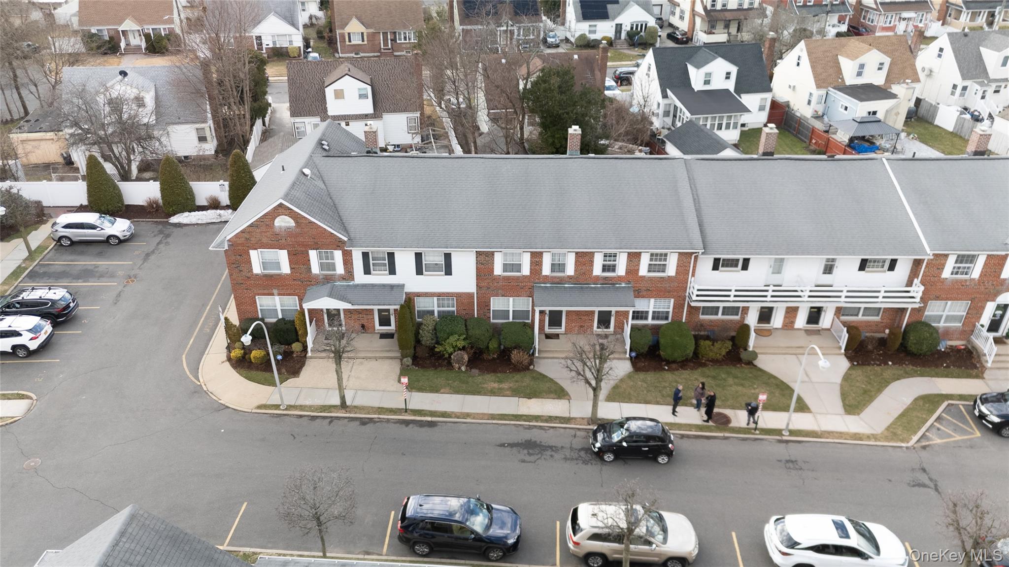 #20 photo, 678 Front Street, नासाउ काउंटी Hempstead , NY 11550