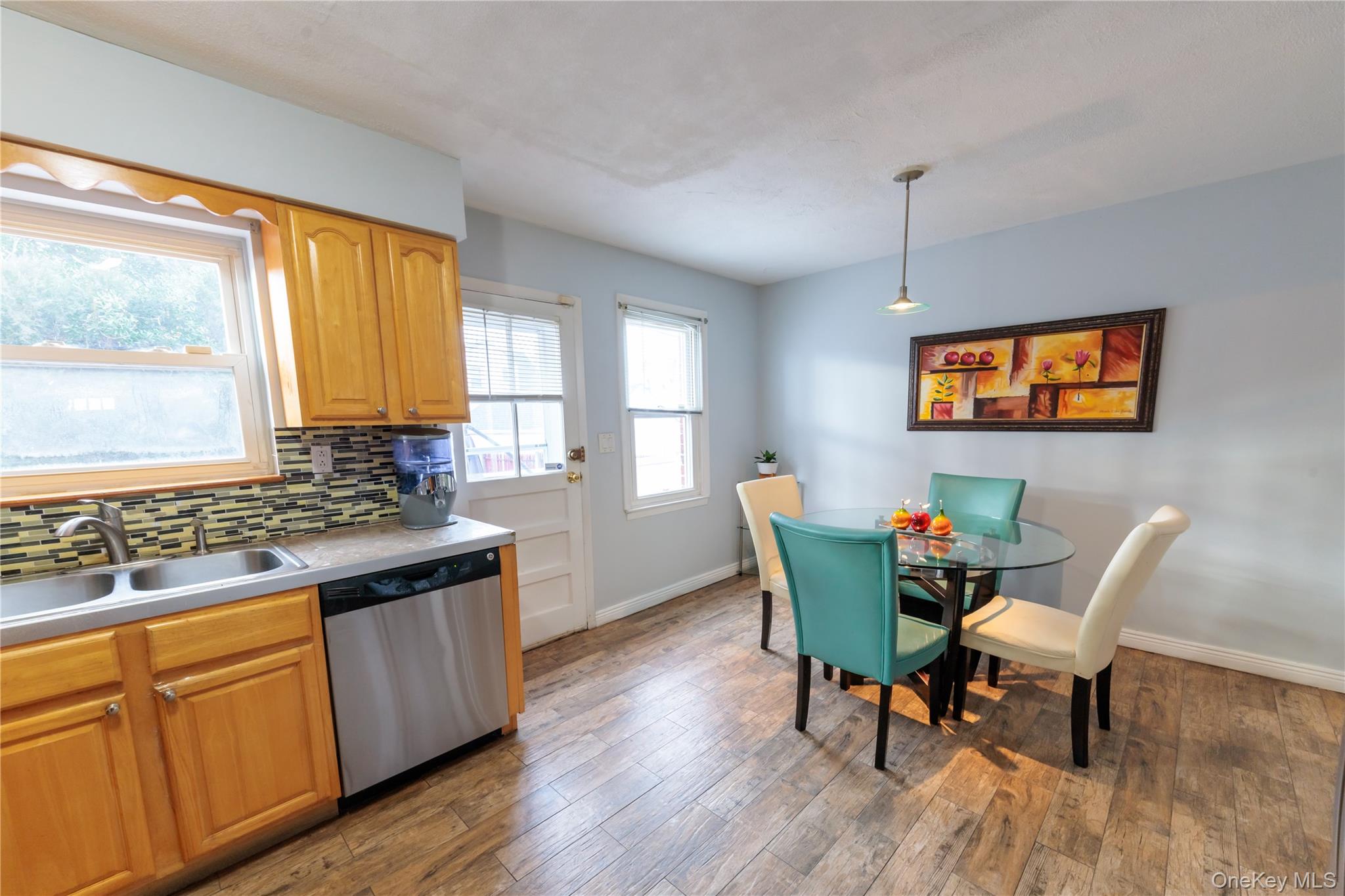 #4 photo, 678 Front Street, नासाउ काउंटी Hempstead , NY 11550