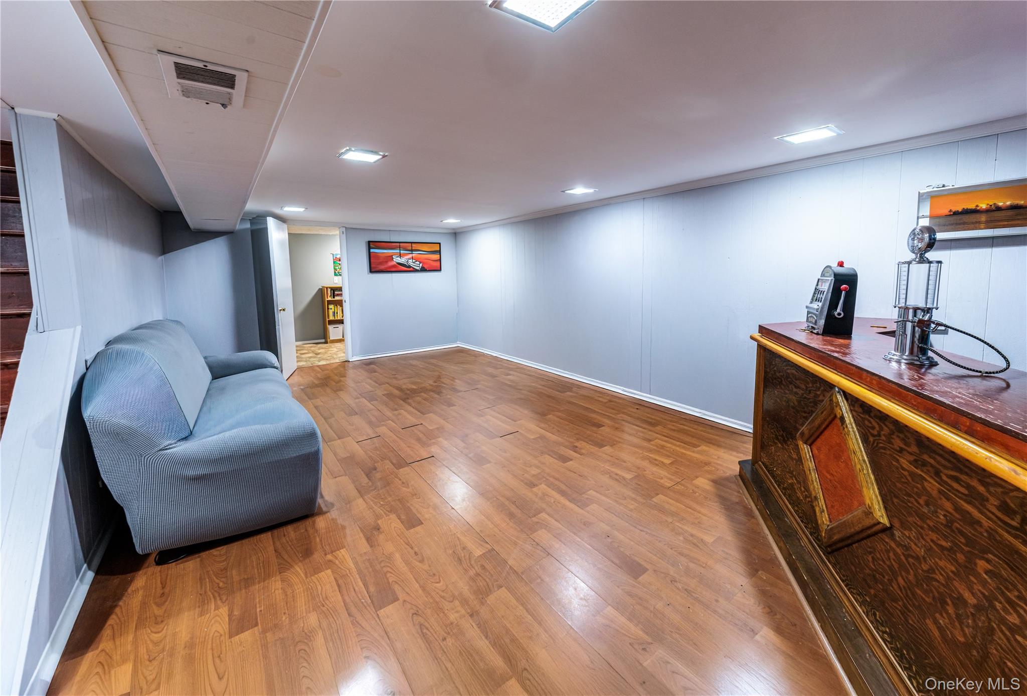 #8 photo, 678 Front Street, नासाउ काउंटी Hempstead , NY 11550