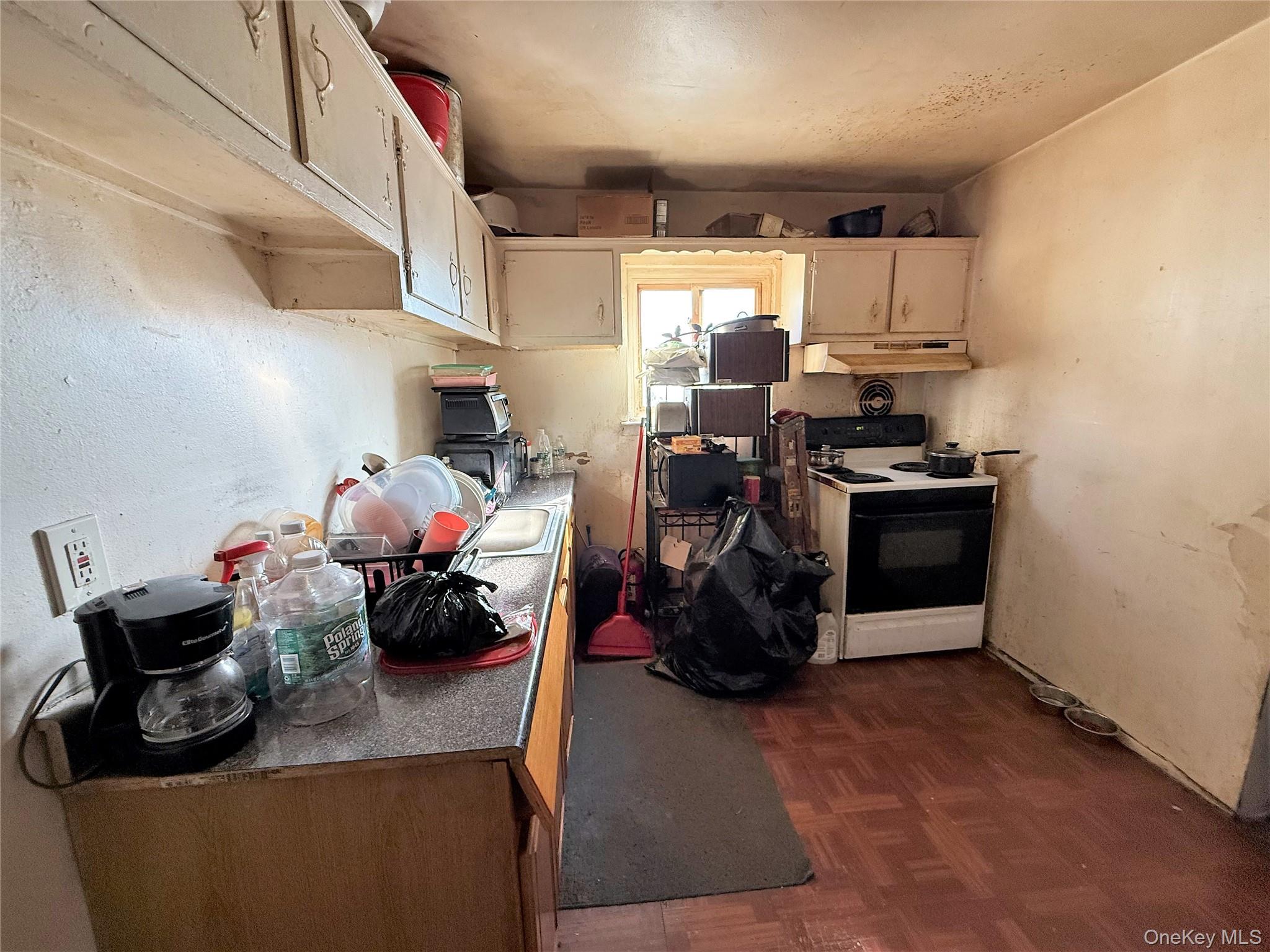 #12 photo, 3840 Linden Place, नासाउ काउंटी Hempstead , NY 11550