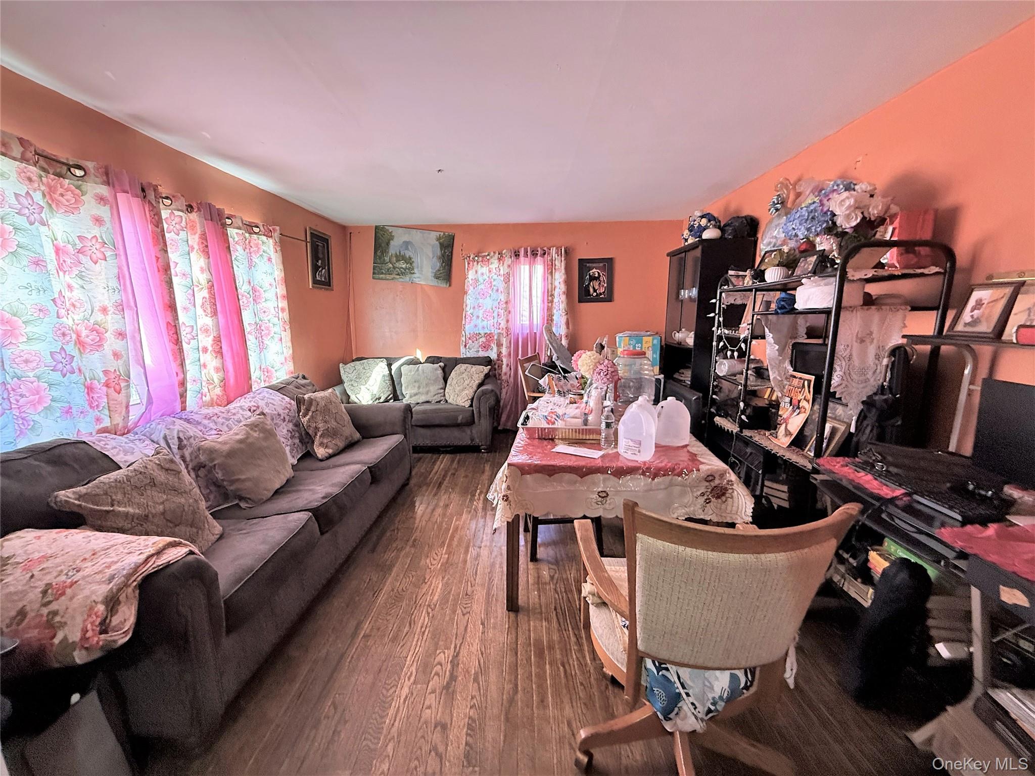 #2 photo, 3840 Linden Place, नासाउ काउंटी Hempstead , NY 11550