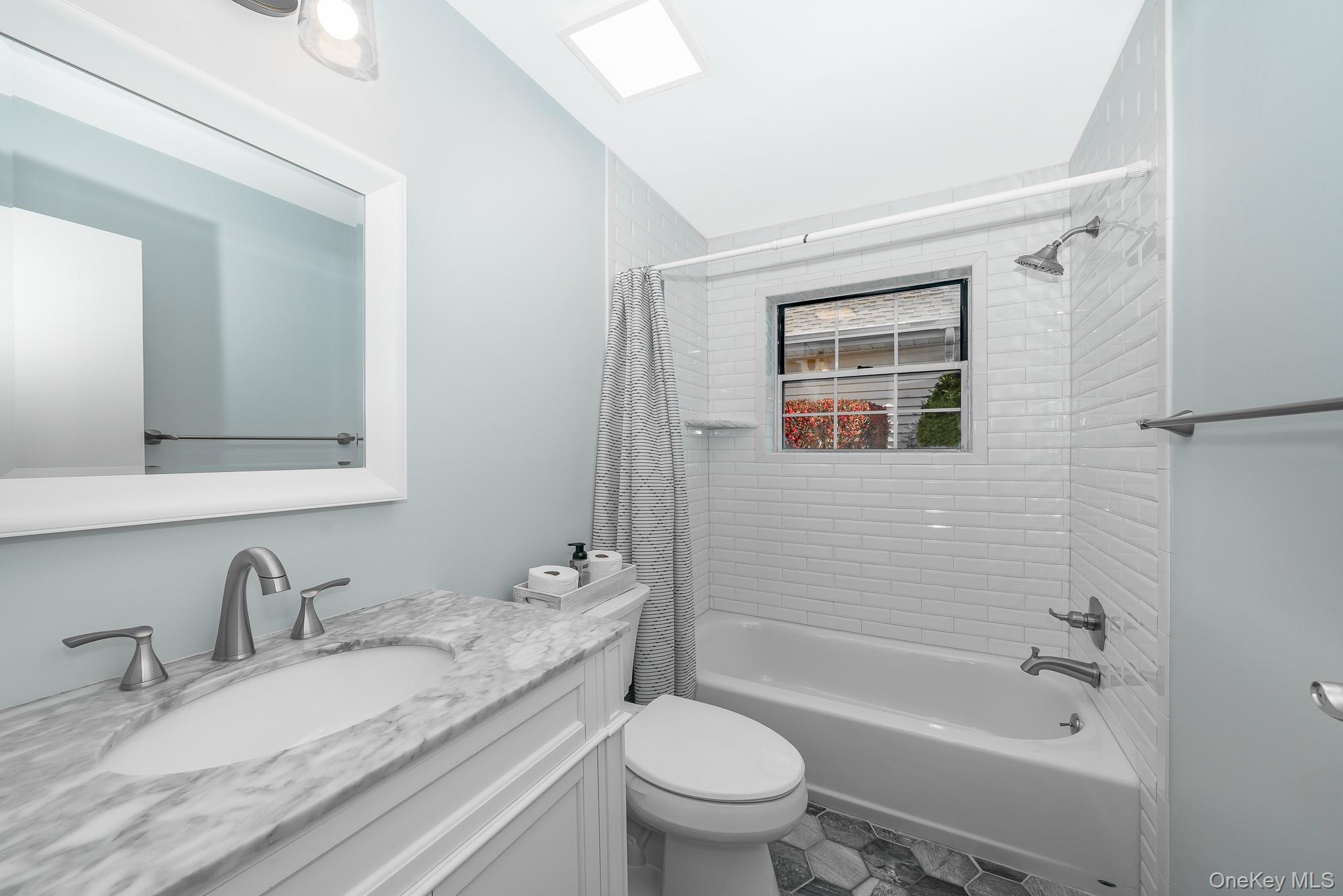 #10 photo, 19 Saddlebrook Court, Middle Island , NY 11953