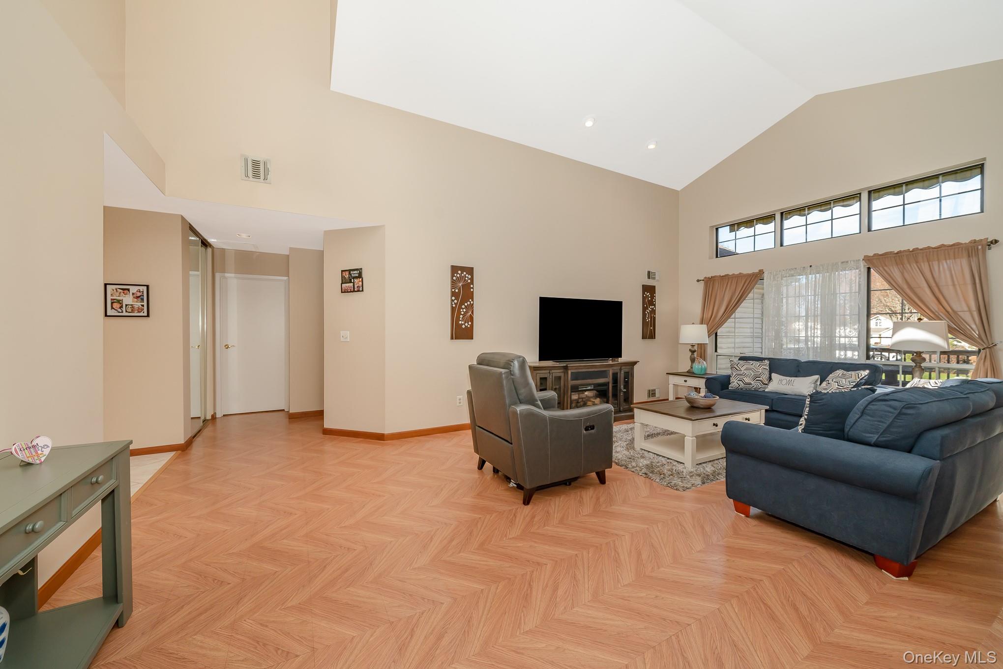 #12 photo, 19 Saddlebrook Court, Middle Island , NY 11953