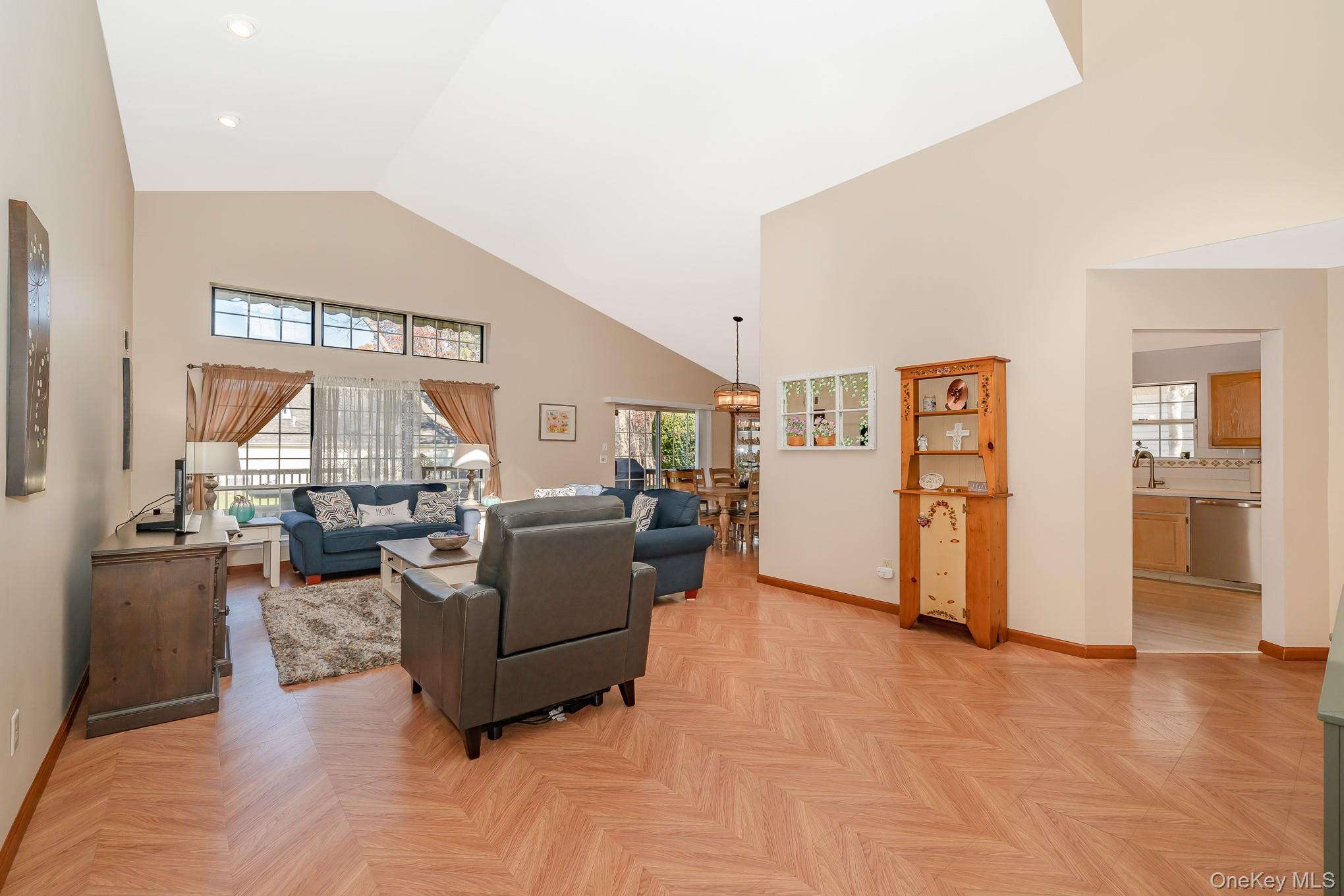 #13 photo, 19 Saddlebrook Court, Middle Island , NY 11953