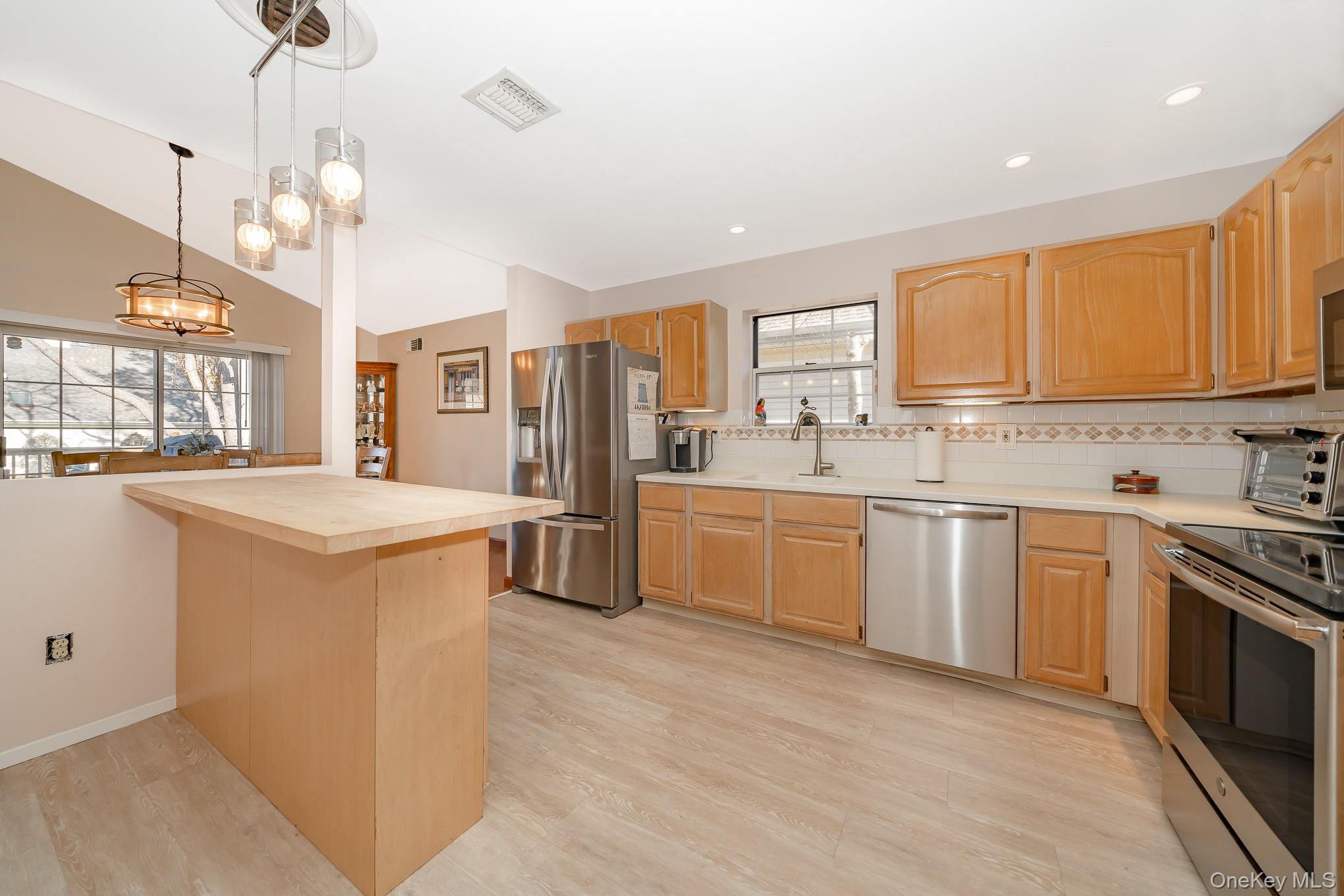 #18 photo, 19 Saddlebrook Court, Middle Island , NY 11953