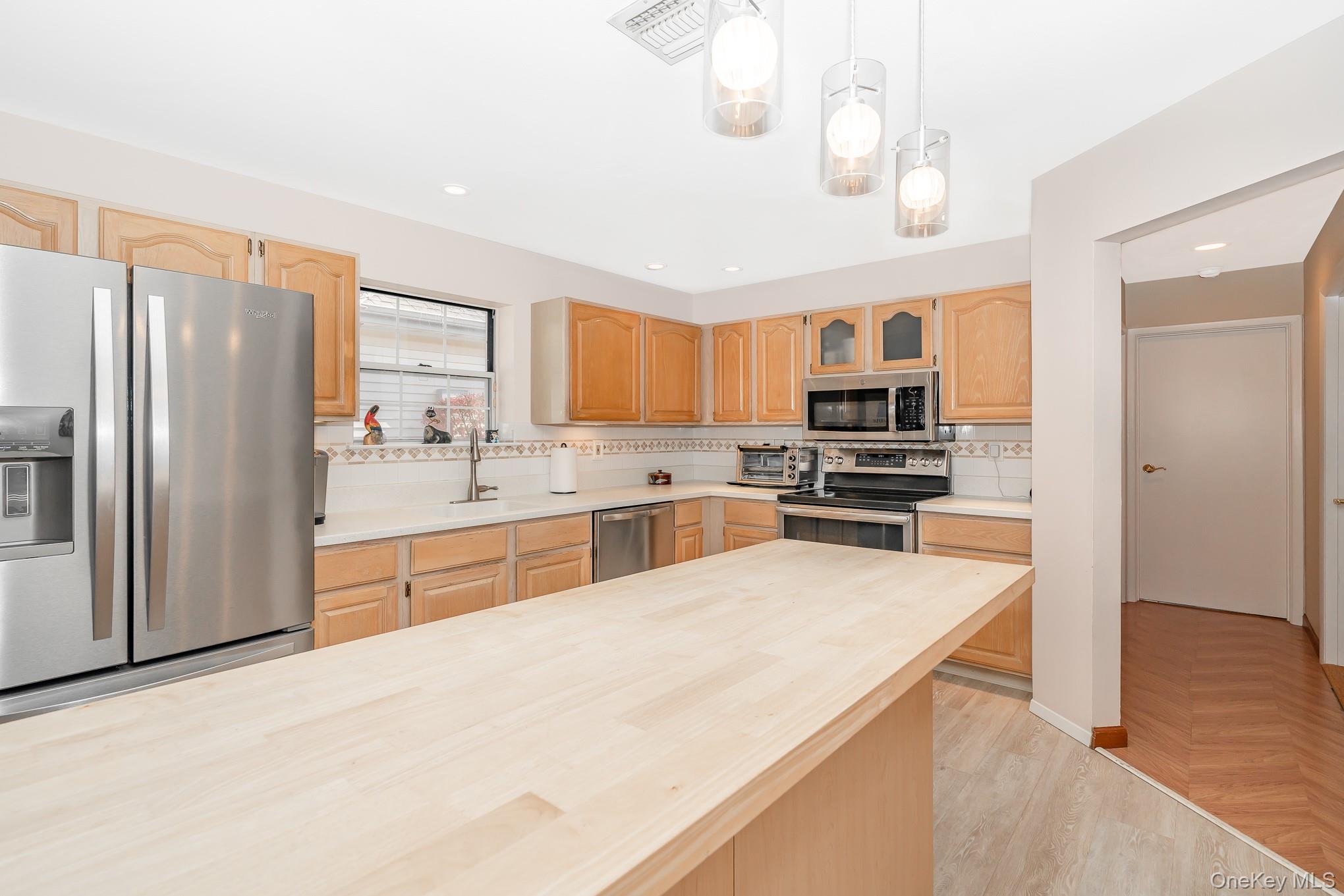 #20 photo, 19 Saddlebrook Court, Middle Island , NY 11953