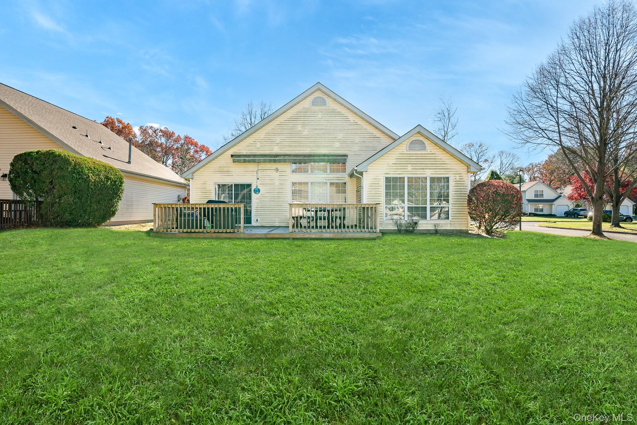 #5 photo, 19 Saddlebrook Court, Middle Island , NY 11953