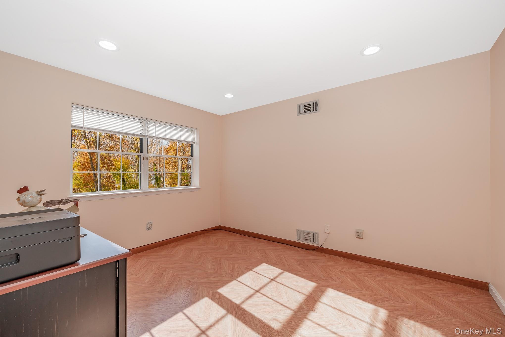 #9 photo, 19 Saddlebrook Court, Middle Island , NY 11953