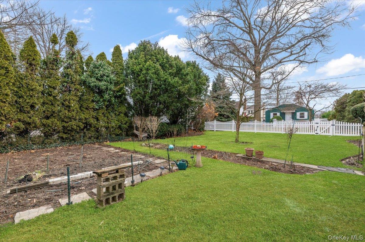 #4 photo, 13 Elm Street, Greenvale , NY 11548